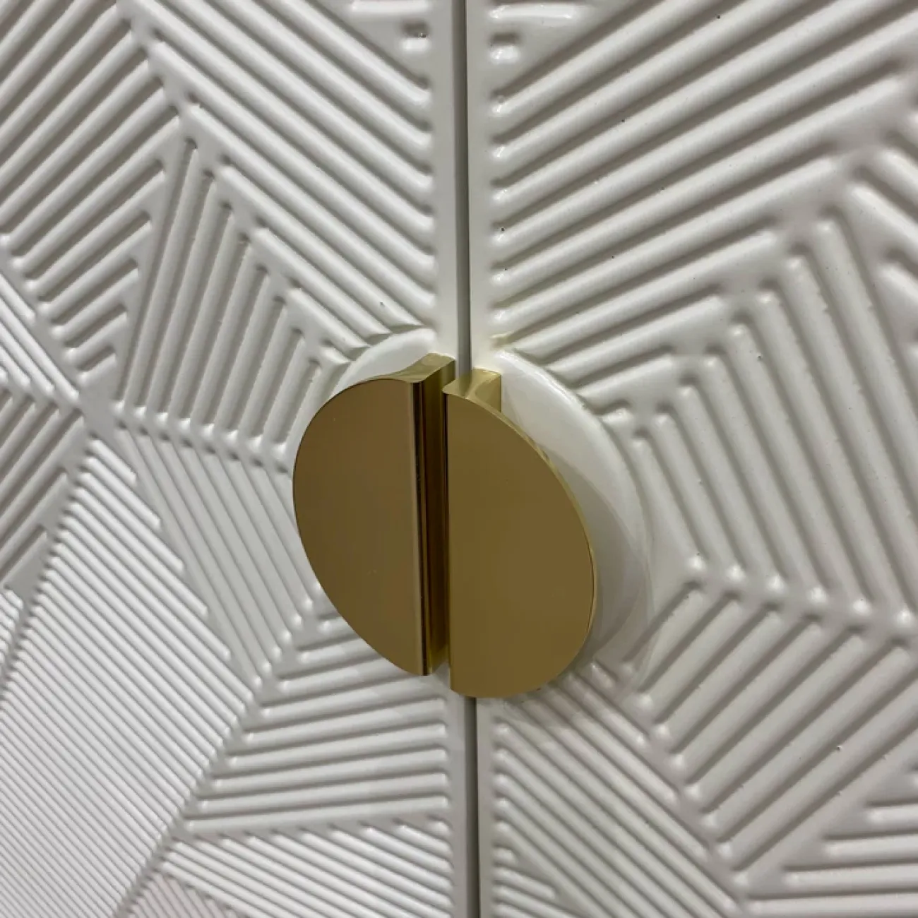 Элегантный комод Linko из дерева KD39164-32