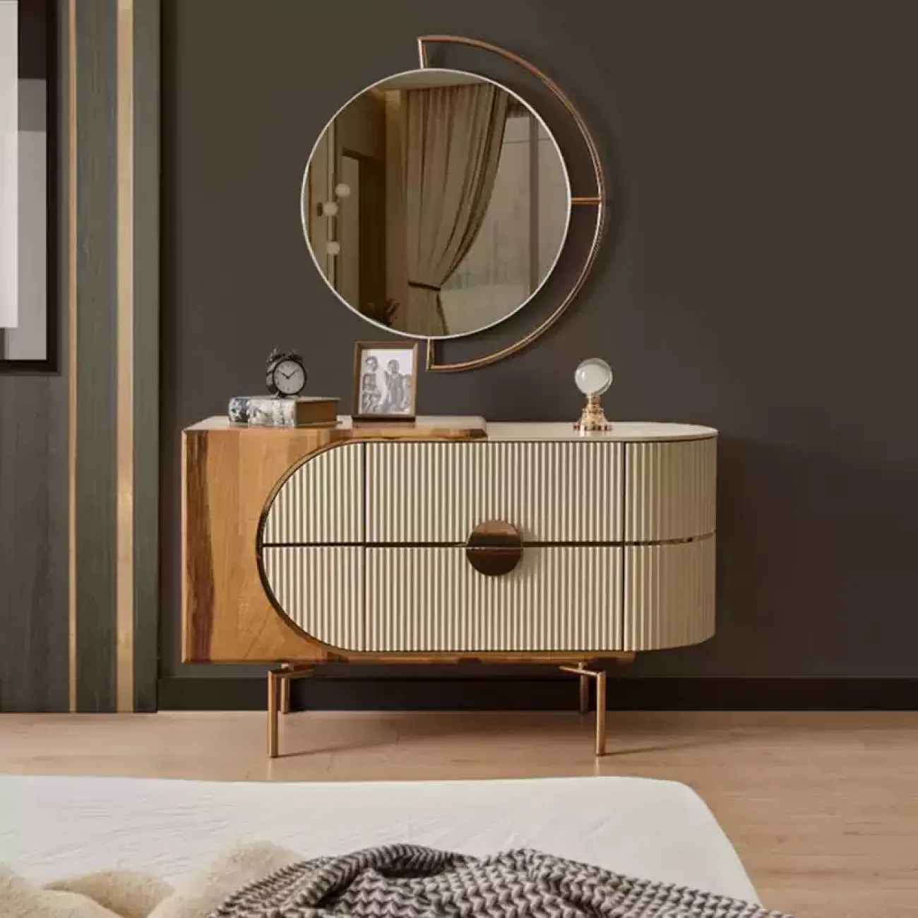 Элегантный сервант Linko из дерева SV39171-32