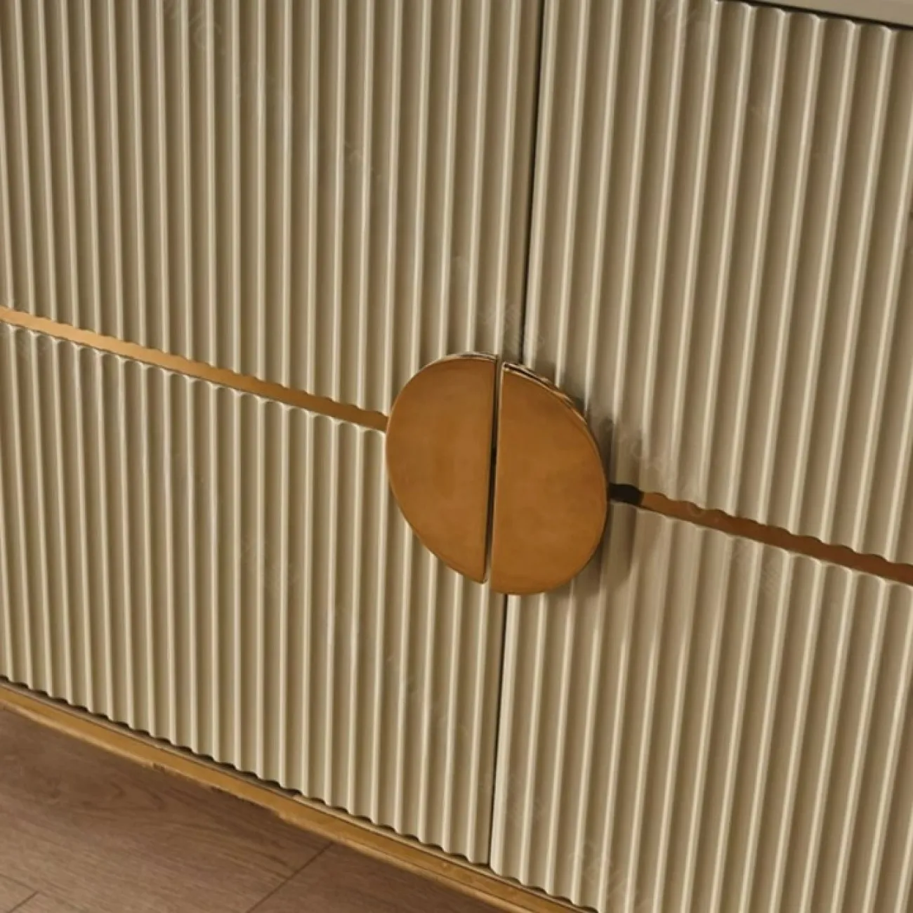 Элегантный сервант Linko из дерева SV39171-32