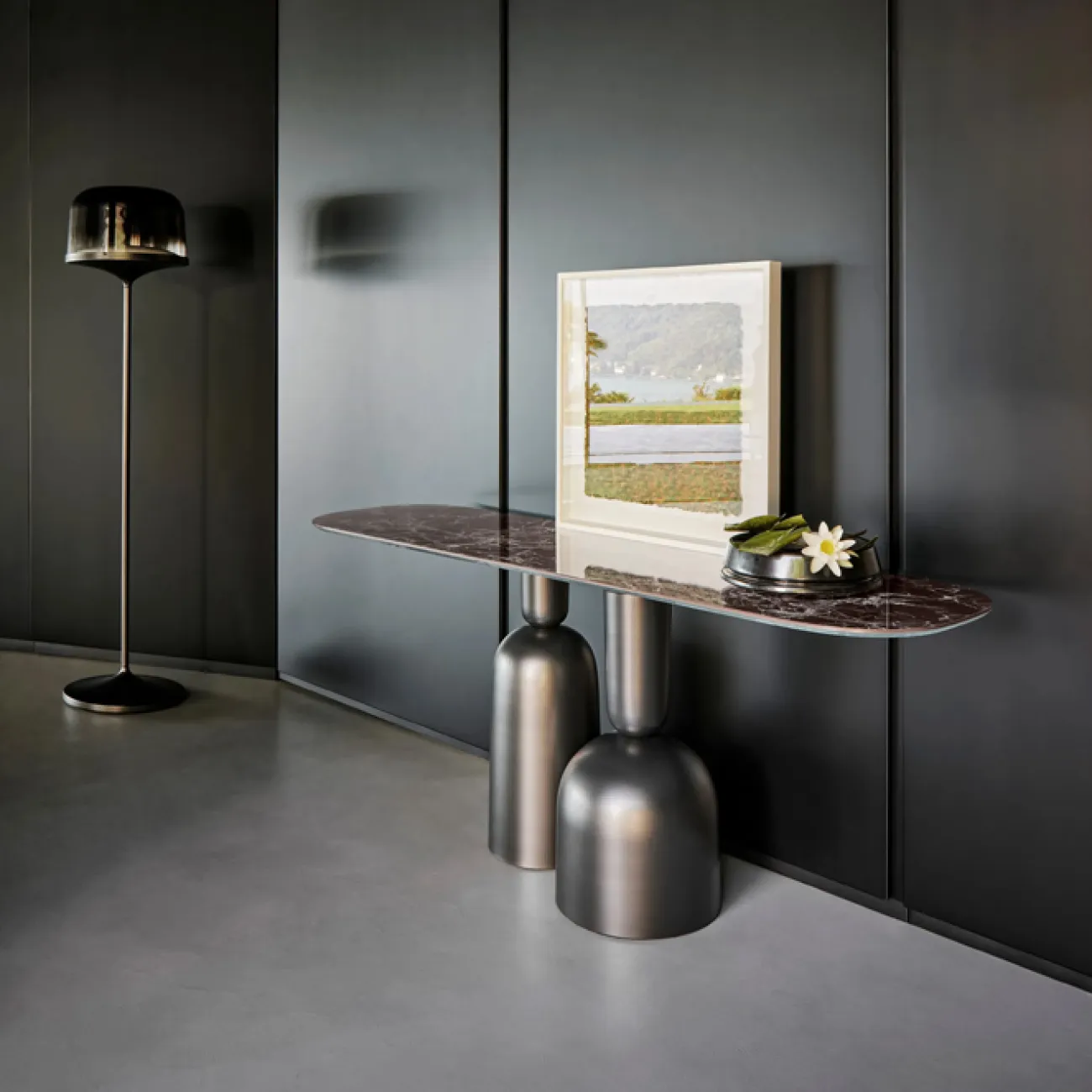 Элегантный пристенный столик Degas от LaLume с мраморной или деревянной столешницей PS39189-32 Элегантный пристенный столик Degas от LaLume с мраморной или деревянной столешницей PS39189-32