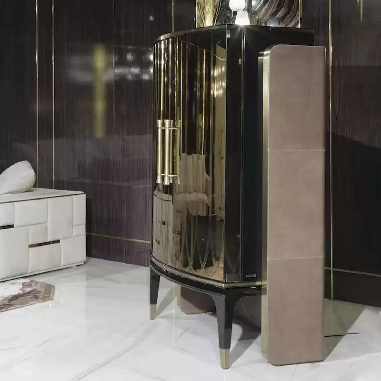 Эксклюзивный винный зеркальный шкаф Degas c разнофактурными стенками VS39190-32