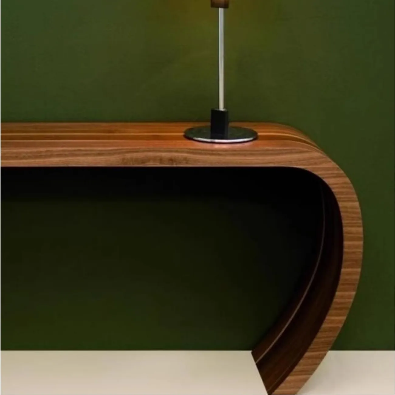 Дизайнерский пристенный столик Degas от LaLume из дерева PS39198-32 Дизайнерский пристенный столик Degas от LaLume из дерева PS39198-32