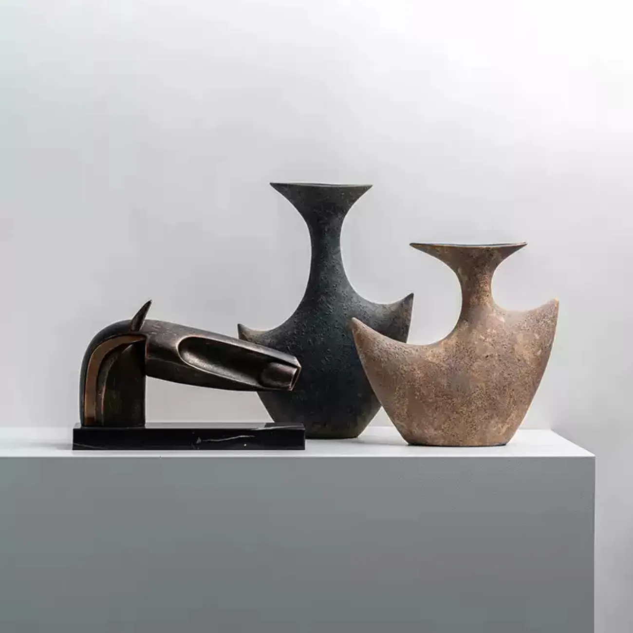 Лаконичная настольная декоративная ваза Dunni из керамики VZ39213-32 Лаконичная настольная декоративная ваза Dunni из керамики VZ39213-32