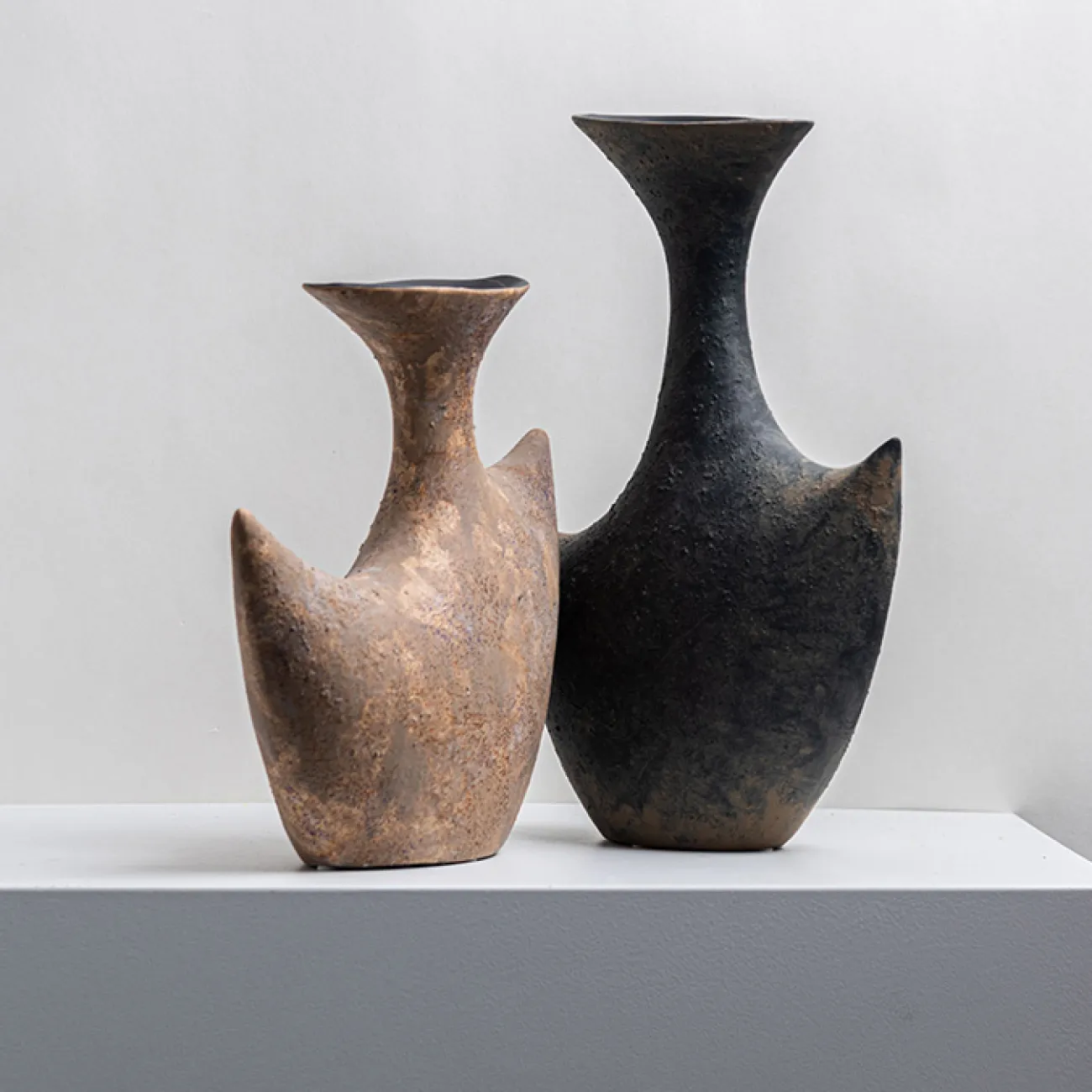 Лаконичная настольная декоративная ваза Dunni из керамики VZ39213-32 Лаконичная настольная декоративная ваза Dunni из керамики VZ39213-32