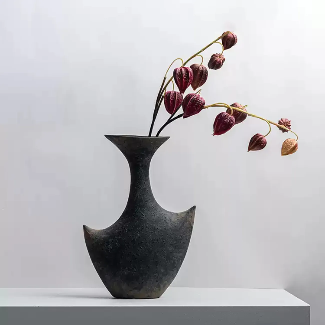 Лаконичная настольная декоративная ваза Dunni из керамики VZ39213-32 Лаконичная настольная декоративная ваза Dunni из керамики VZ39213-32