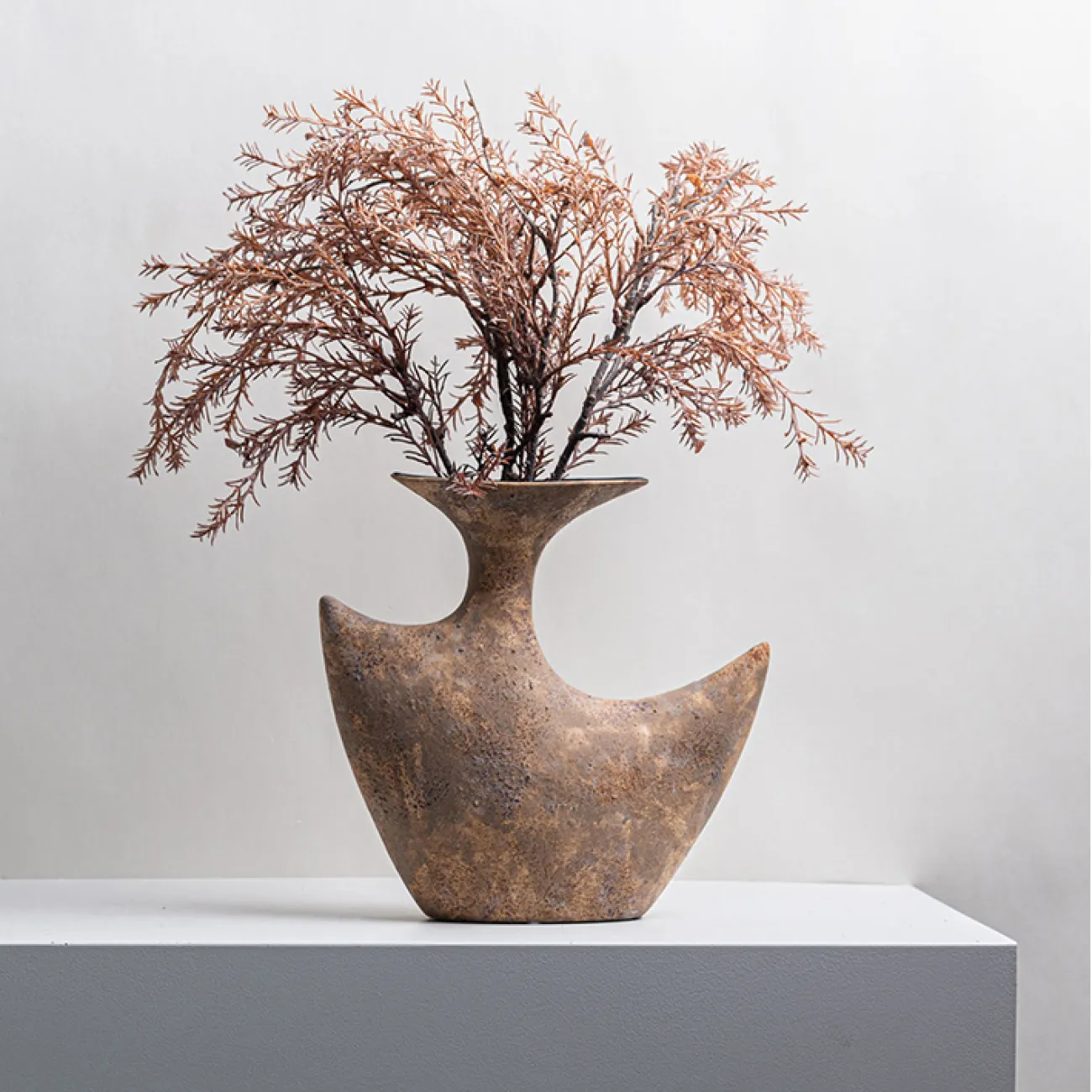 Лаконичная настольная декоративная ваза Dunni из керамики VZ39213-32 Лаконичная настольная декоративная ваза Dunni из керамики VZ39213-32