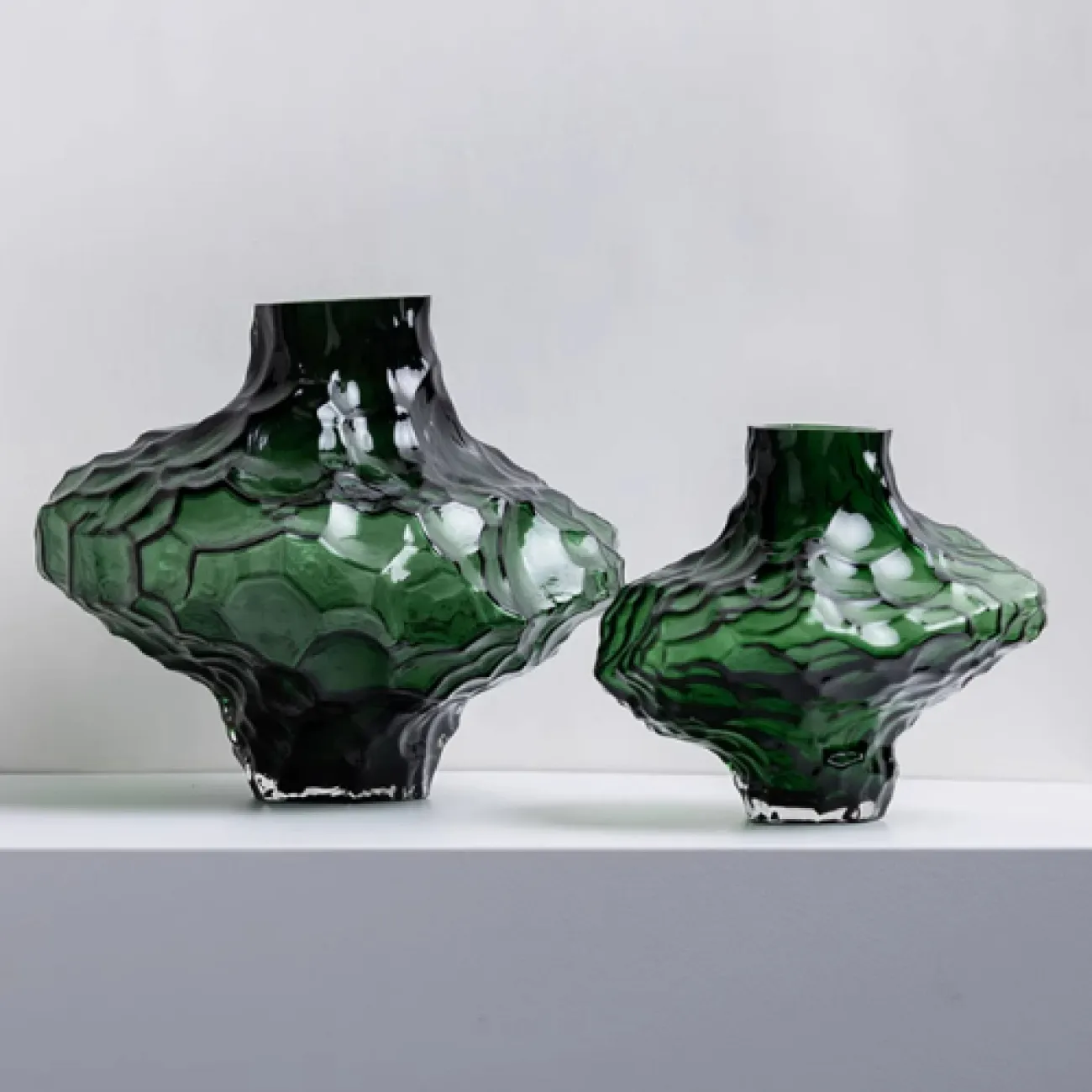 Изящная настольная ваза Dunni из стекла VZ39215-32 Изящная настольная ваза Dunni из стекла VZ39215-32