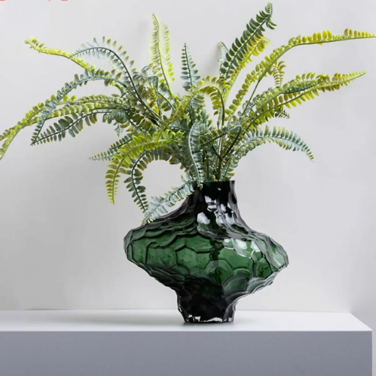 Изящная настольная ваза Dunni из стекла VZ39215-32 Изящная настольная ваза Dunni из стекла VZ39215-32