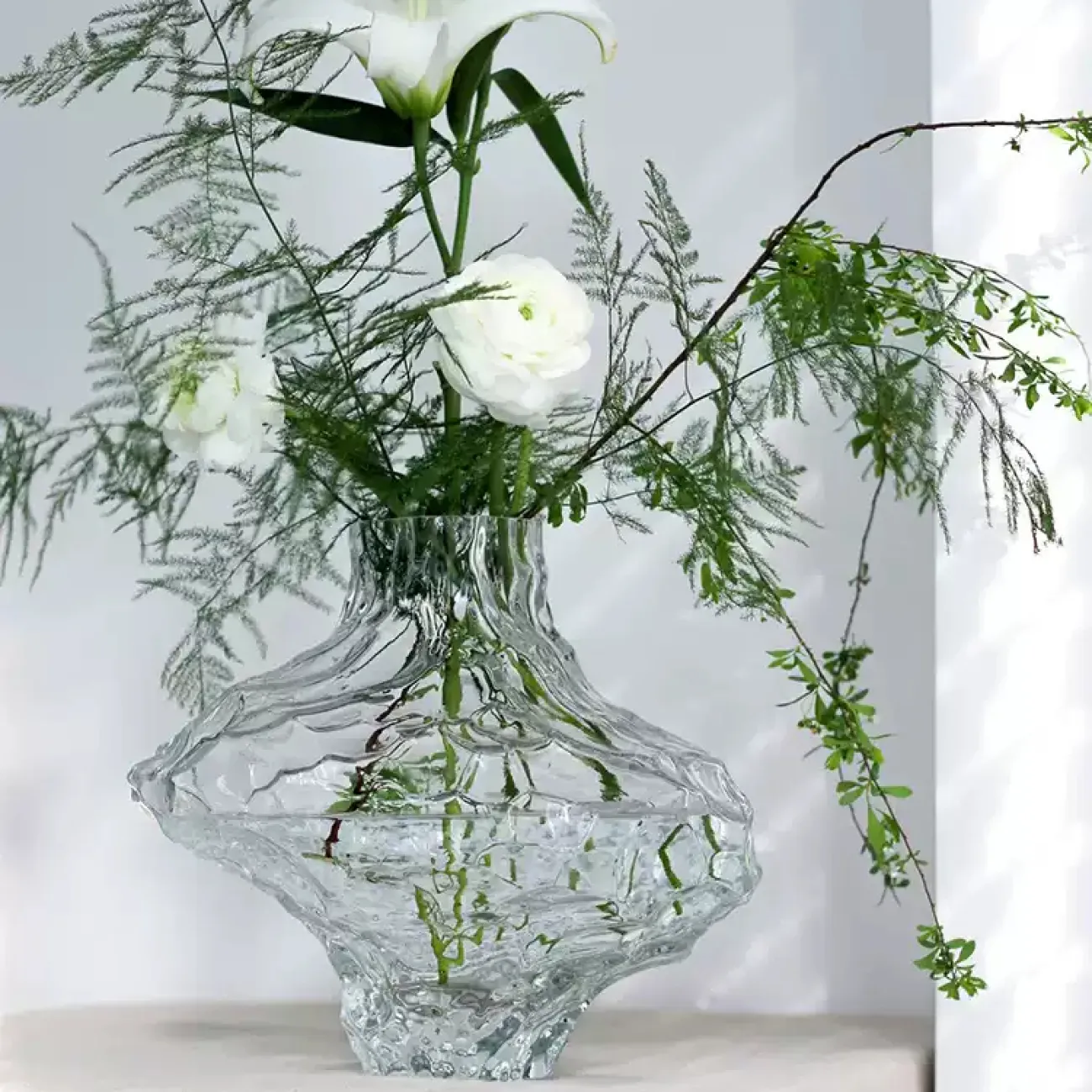 Изящная настольная ваза Dunni из стекла VZ39215-32 Изящная настольная ваза Dunni из стекла VZ39215-32