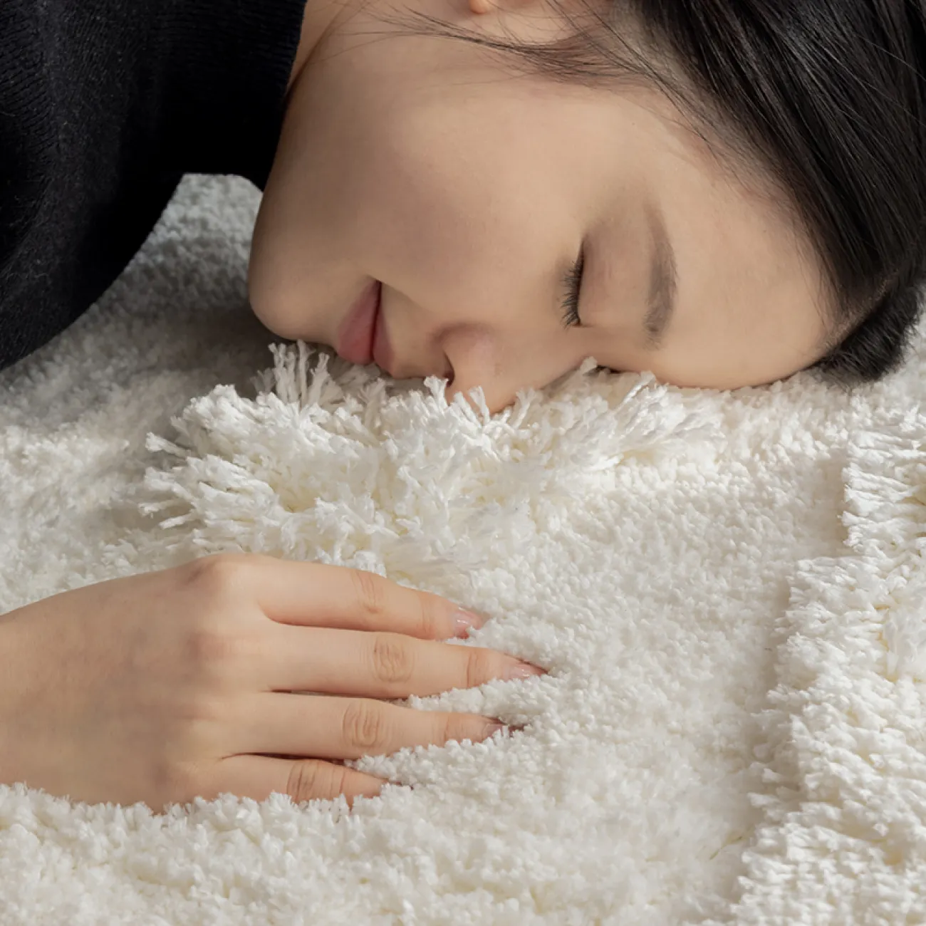 Круглый ковёр ART Design ручной работы из молочного шёлка KV39218-32