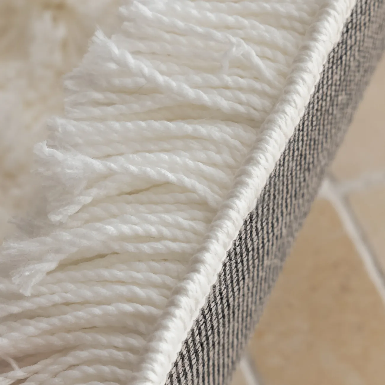 Круглый ковёр ART Design ручной работы из молочного шёлка KV39218-32