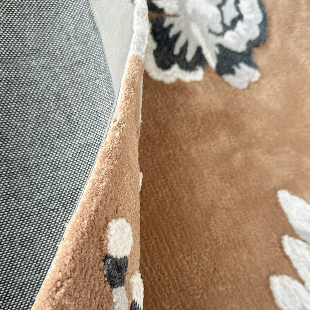 Красивый ковёр ART Design с цветочным узором KV39229-32 Красивый ковёр ART Design с цветочным узором KV39229-32