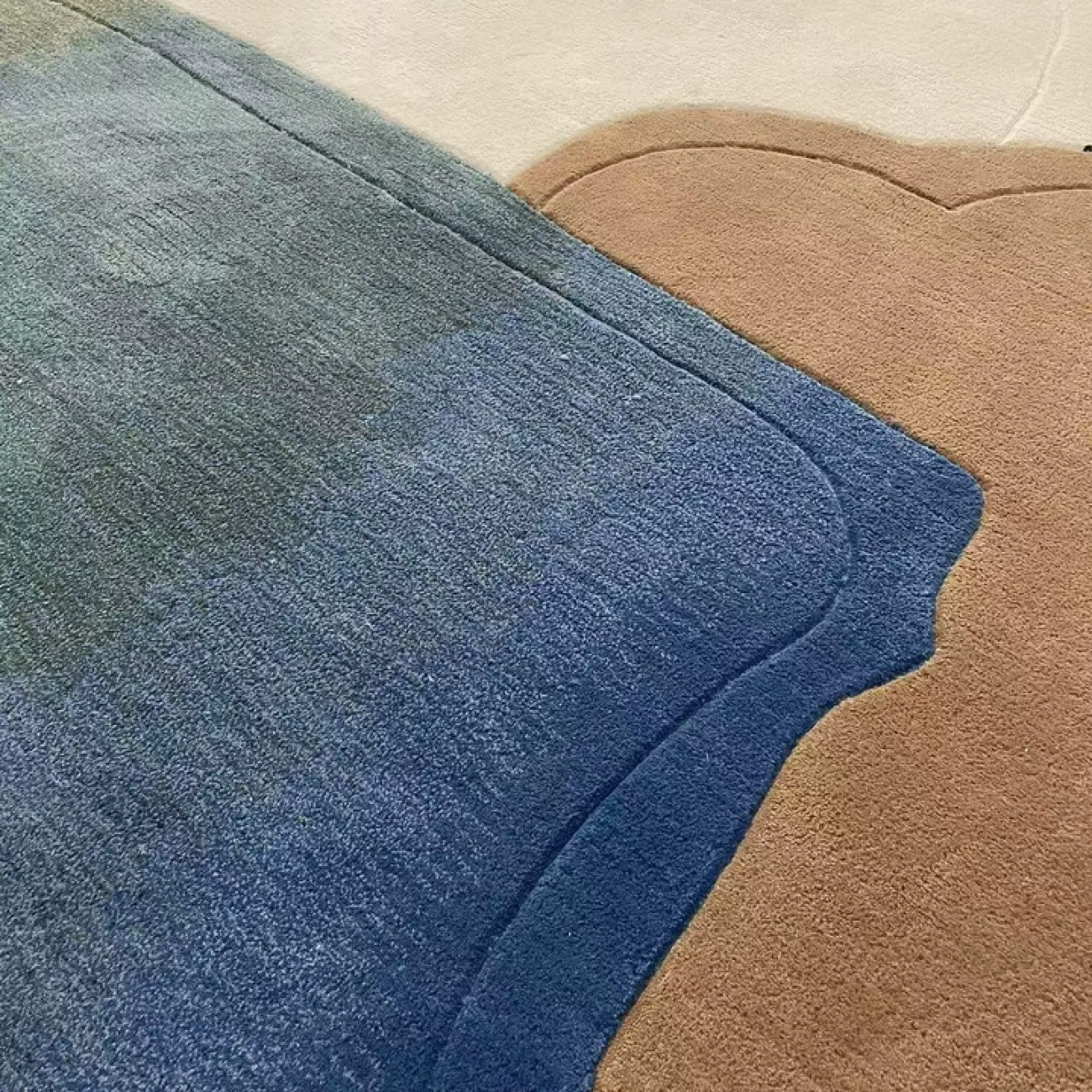 Оригинальный ковёр ART Design ручной работы из мононити KV39235-32