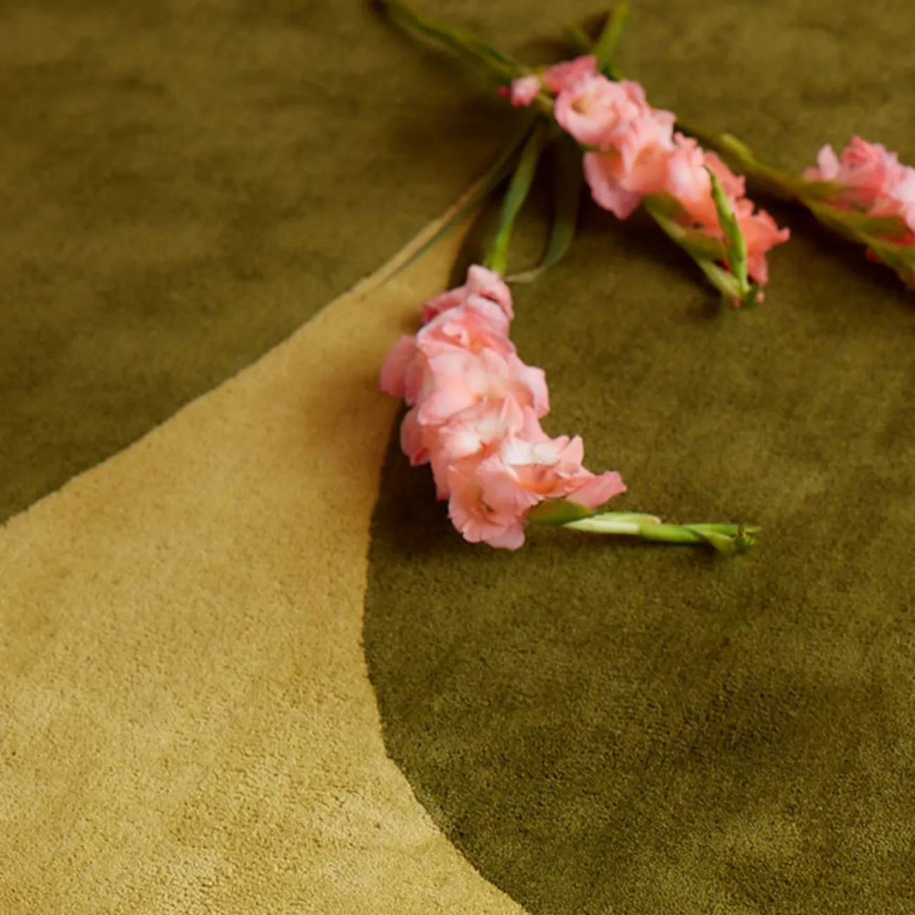 Тёплый ковёр ART Design из премиальной шерсти KV39381-32