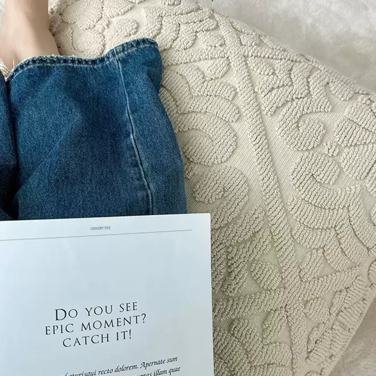 Декоративная подушка ART Design из бархата с трёхмерным тиснением PD39387-32