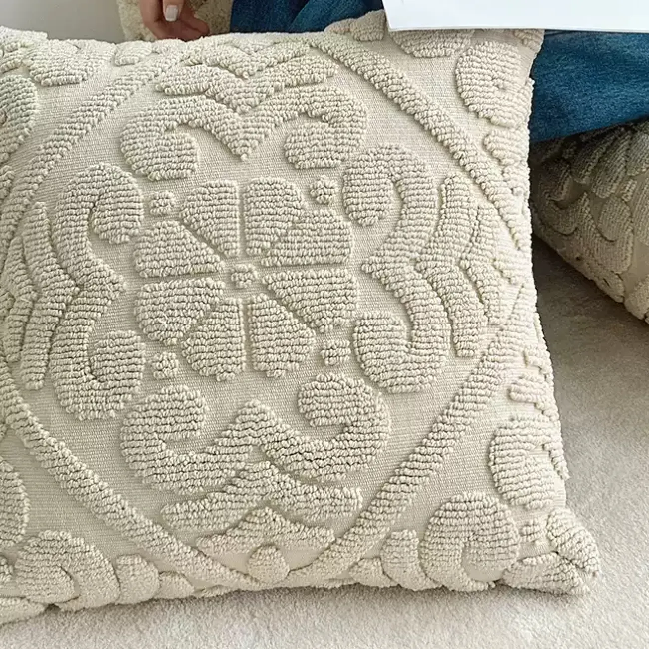 Декоративная подушка ART Design из бархата с трёхмерным тиснением PD39387-32