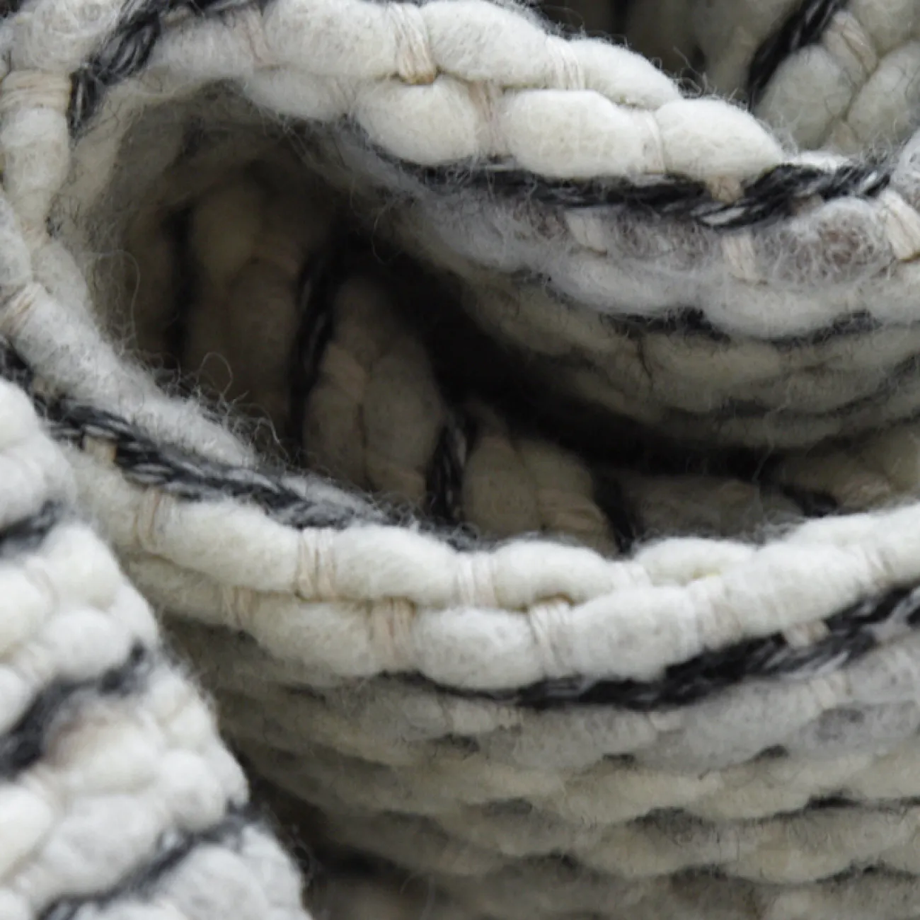 Роскошный ковёр ART Design из премиальной шерсти ручной работы KV39447-32