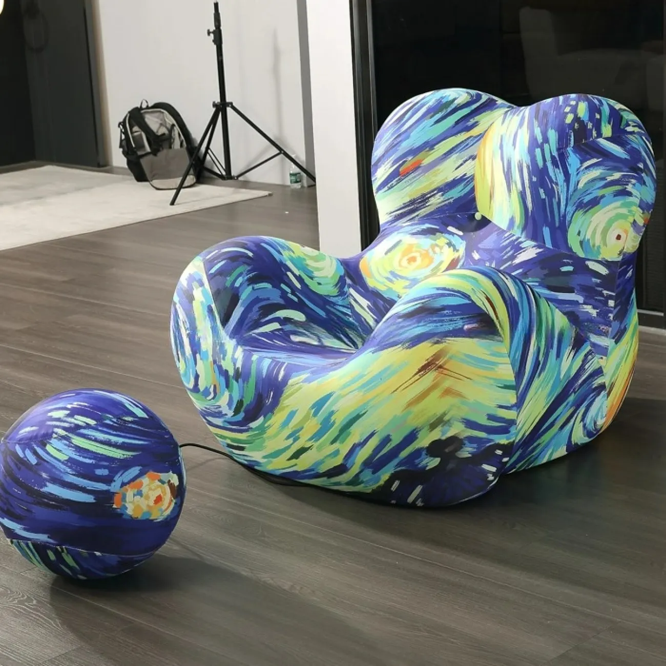 Оригинальное компрессионное кресло с пуфом Simon Compress яркой расцветки KR39455-32