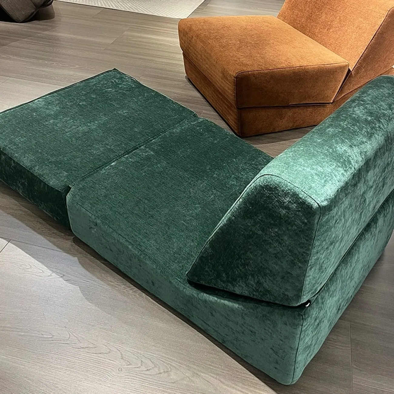 Модульный бескаркасный диван Simon Compress с обивкой из бархата DV39458-32