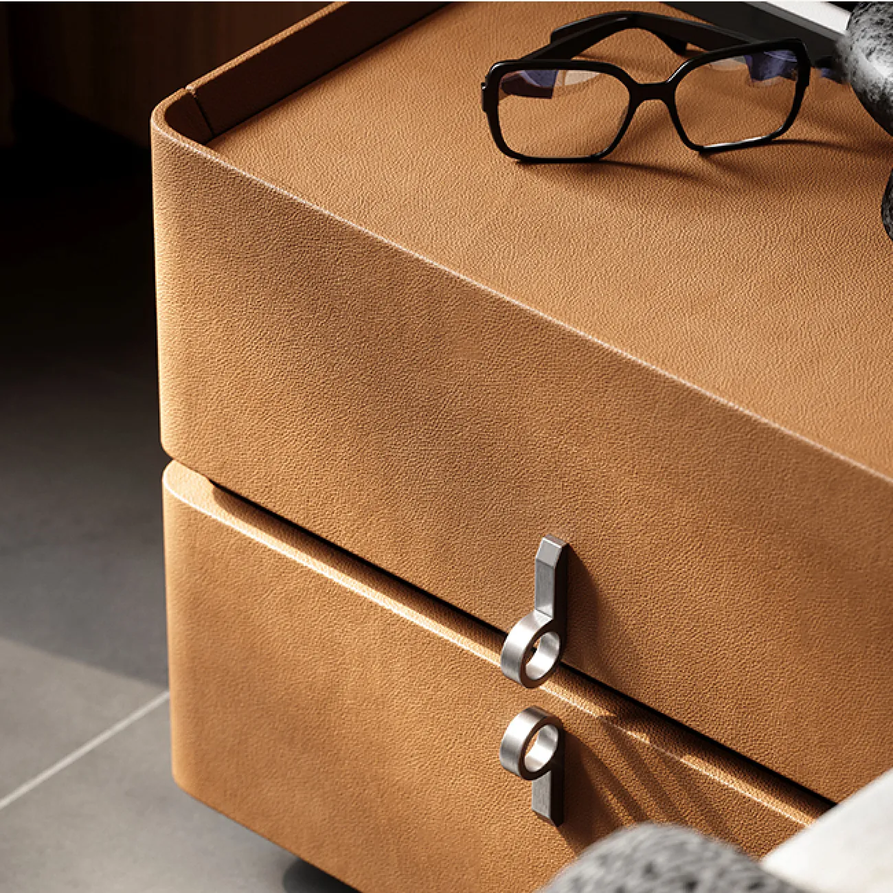 Элегантная прикроватная тумба Wand с кожаной обивкой TB39468-32