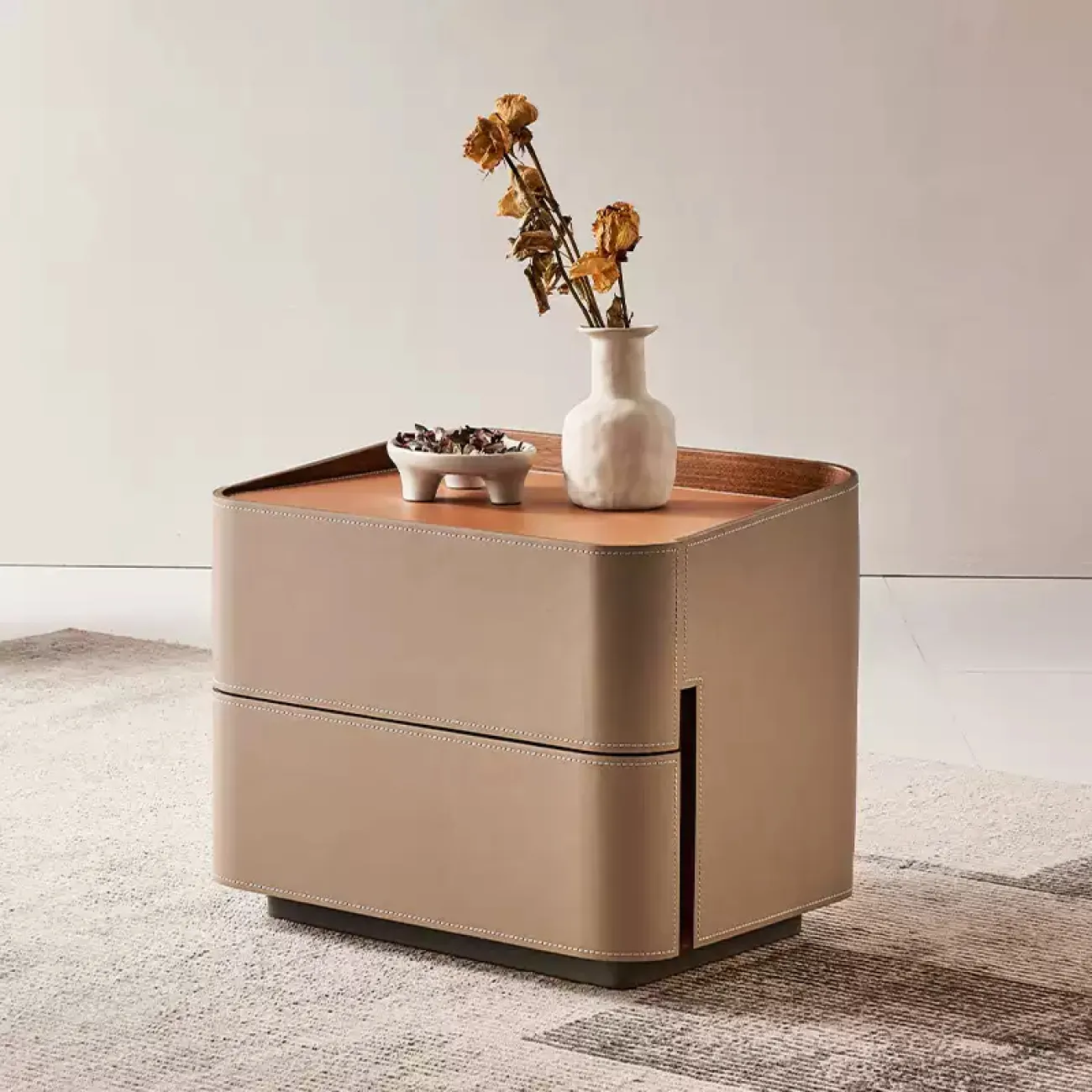 Элегантная прикроватная тумба Wand с кожаной обивкой TB39479-32