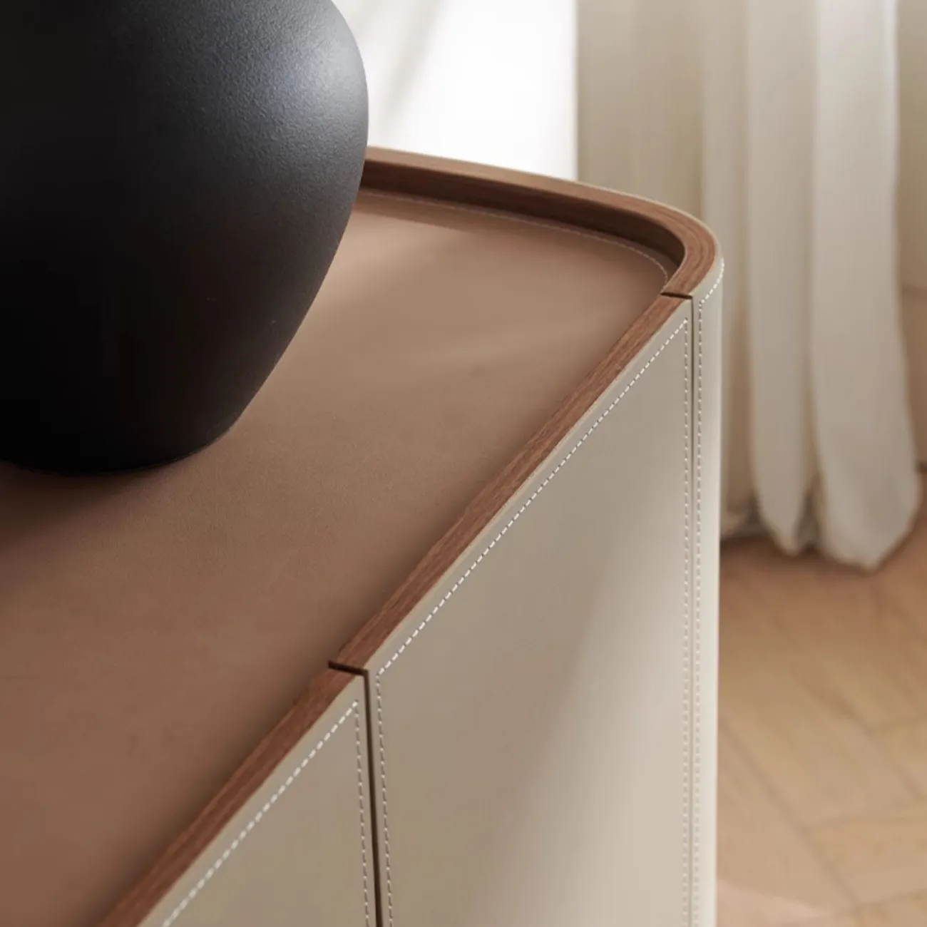 Роскошный комод Wand с кожаной обивкой KD39480-32 Роскошный комод Wand с кожаной обивкой KD39480-32