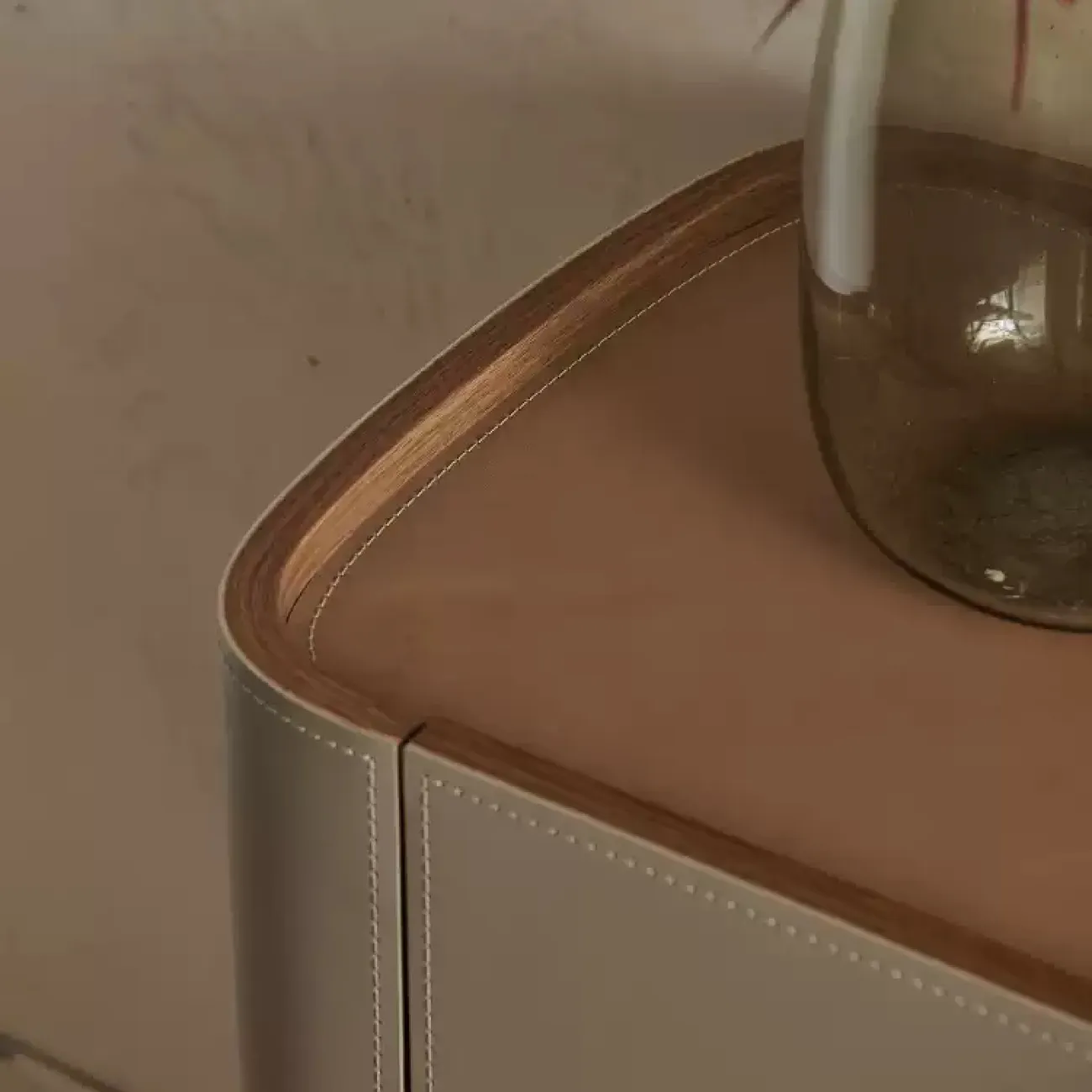 Роскошный комод Wand с кожаной обивкой KD39480-32 Роскошный комод Wand с кожаной обивкой KD39480-32