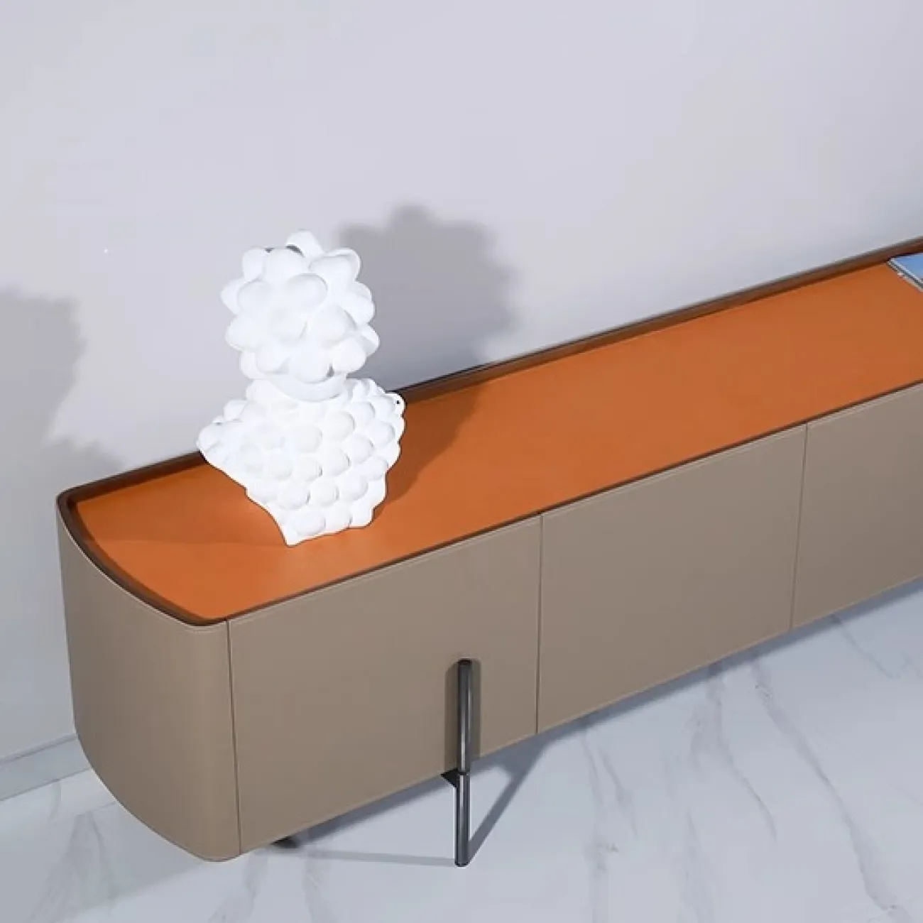 Роскошная тумба под телевизор Wand с кожаной обивкой TB39483-32
