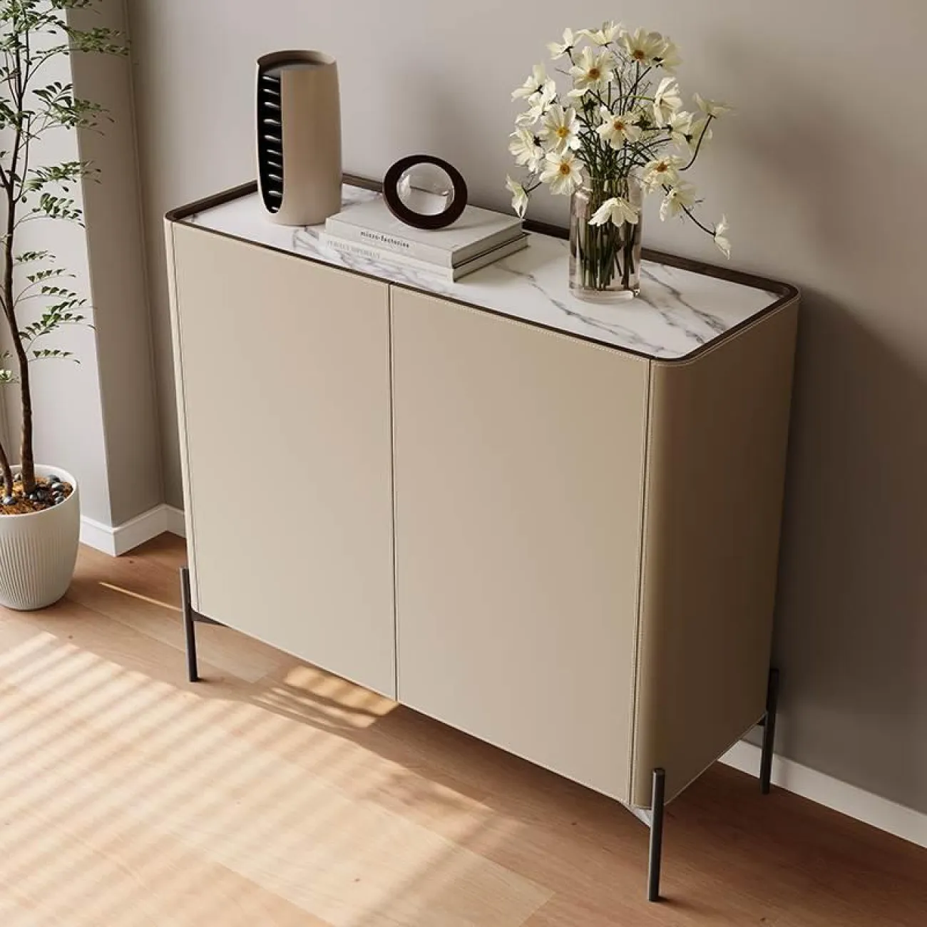 Практичный комод Wand обитый кожей с мраморной столешницей KD39484-32