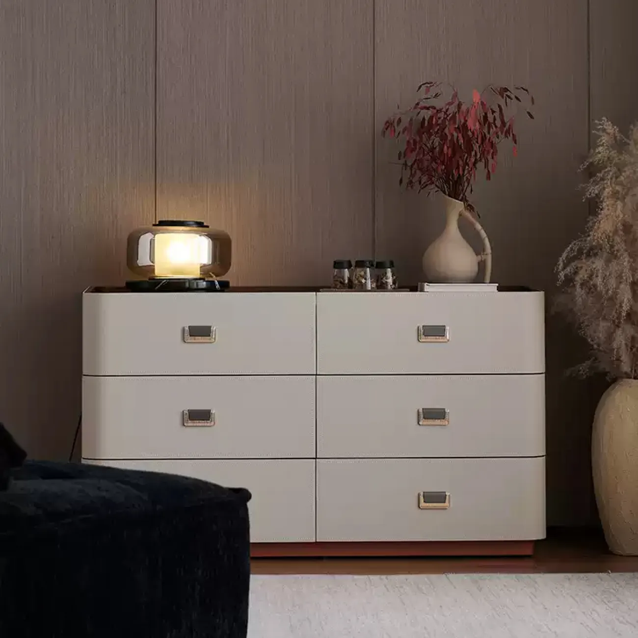 Практичный комод Wand обитый кожей KD39486-32