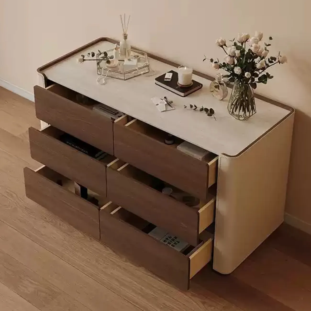 Практичный комод Wand обитый кожей KD39487-32