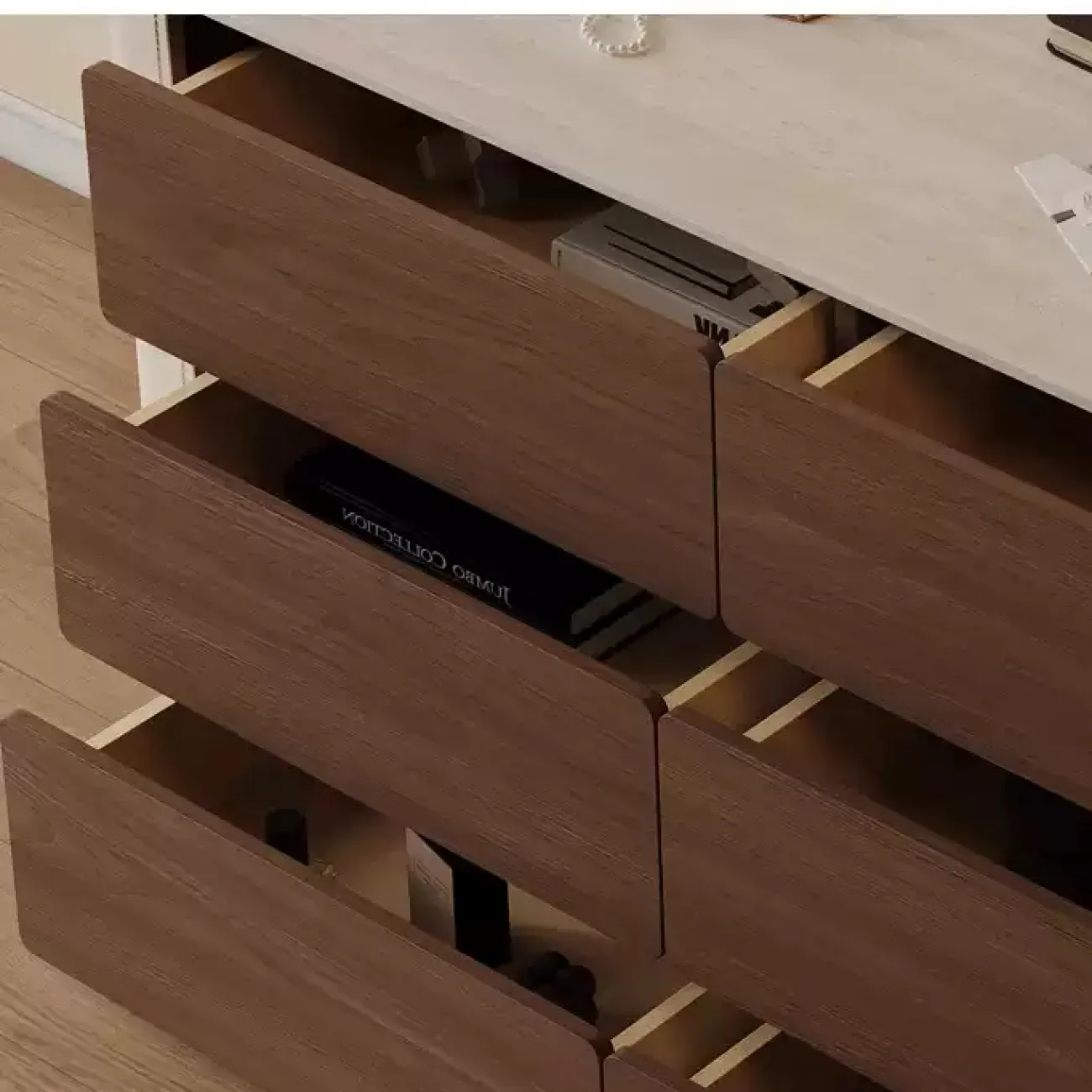 Практичный комод Wand обитый кожей KD39487-32