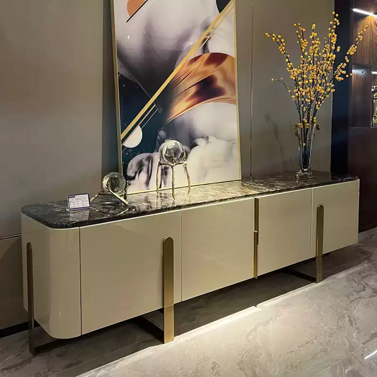 Элегантная тумба под телевизор Wand с разными столешницами TB39525-32