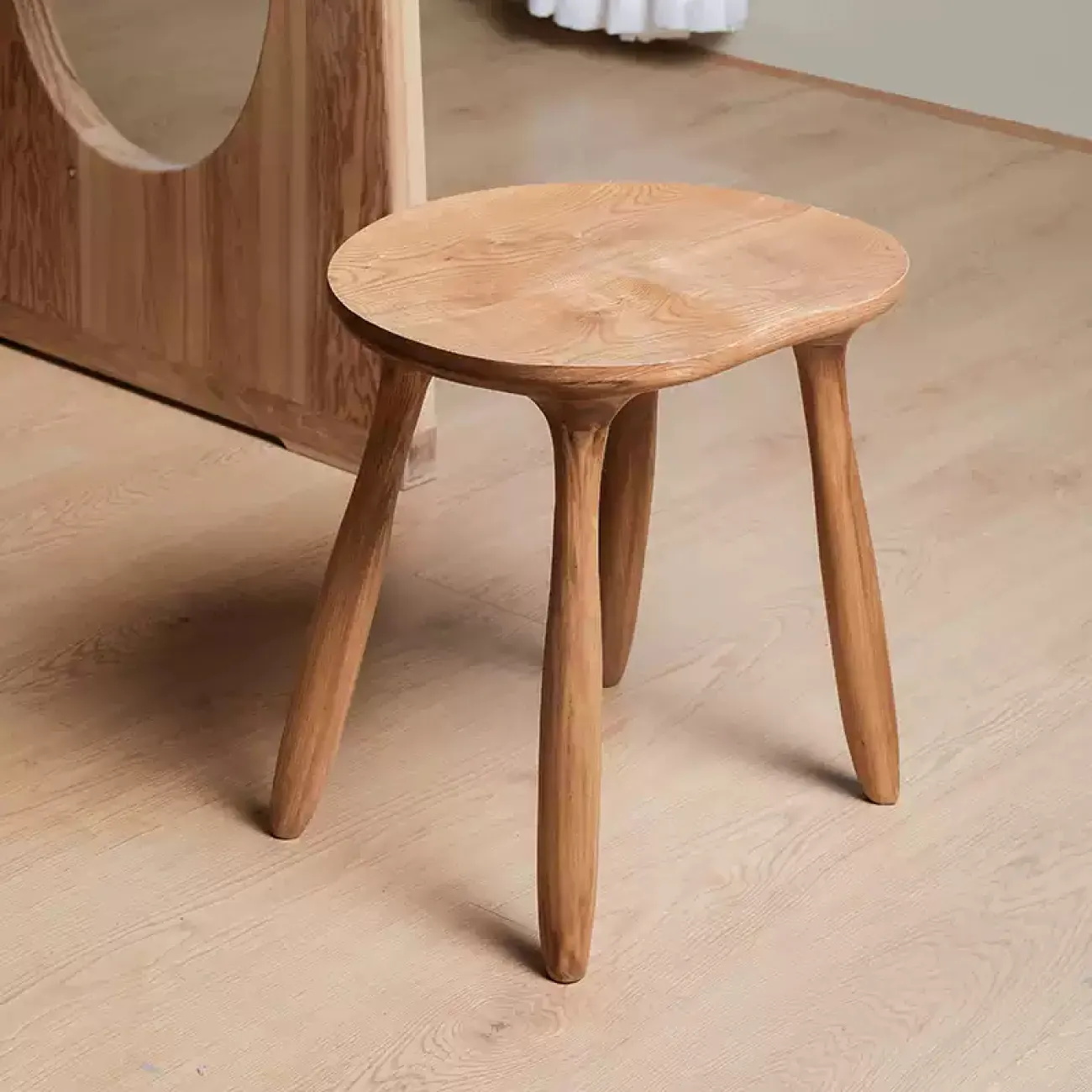 Элегантный табурет Minicum из дерева ясеня TB39556-32
