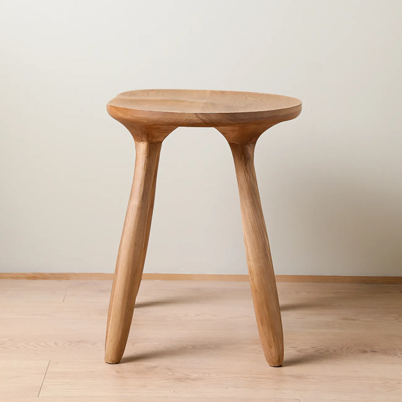 Элегантный табурет Minicum из дерева ясеня TB39556-32