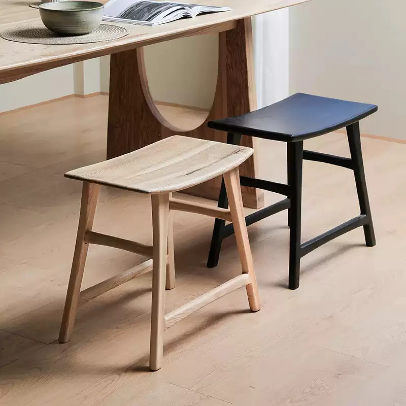 Удобный табурет Minicum из дерева ясеня TB39557-32