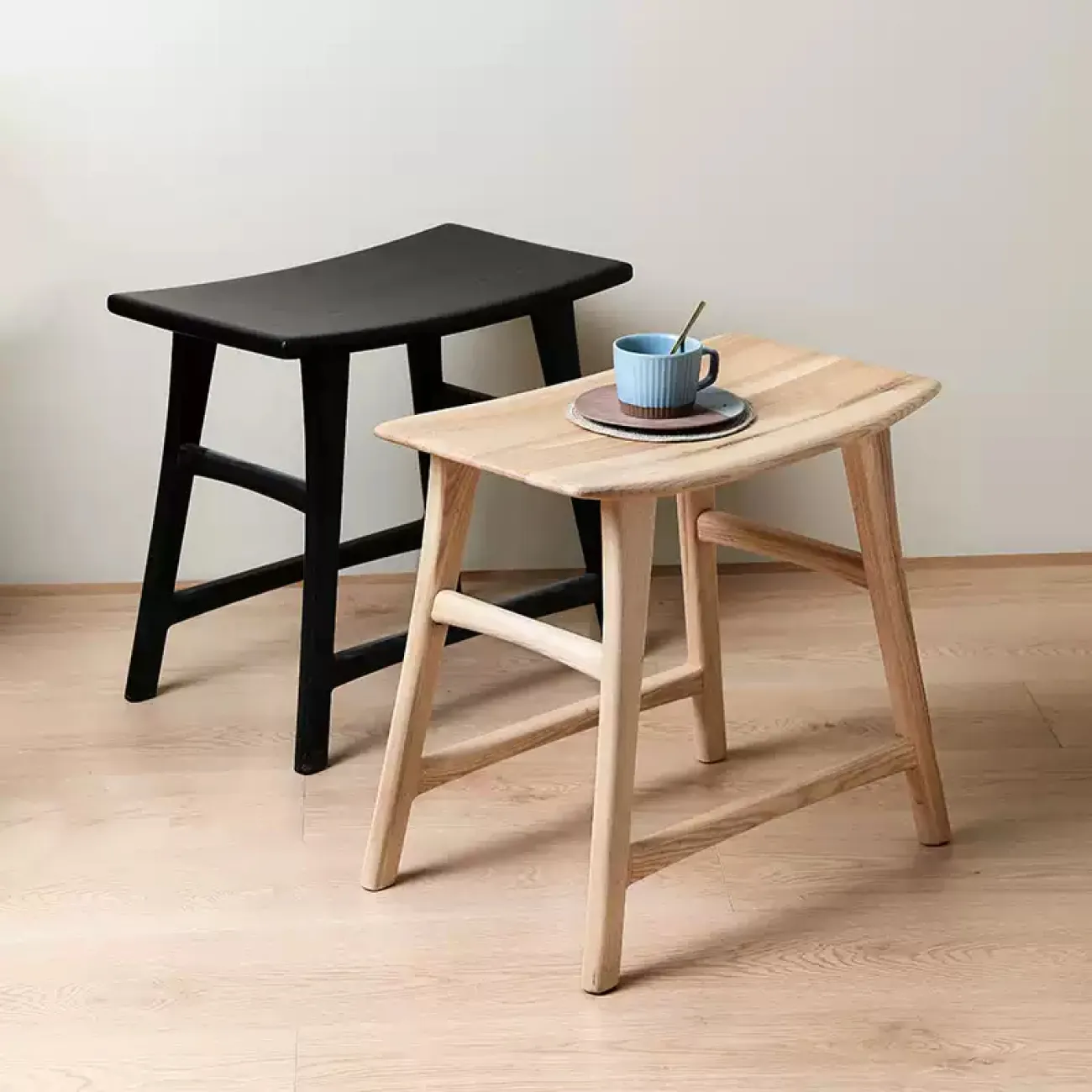 Удобный табурет Minicum из дерева ясеня TB39557-32