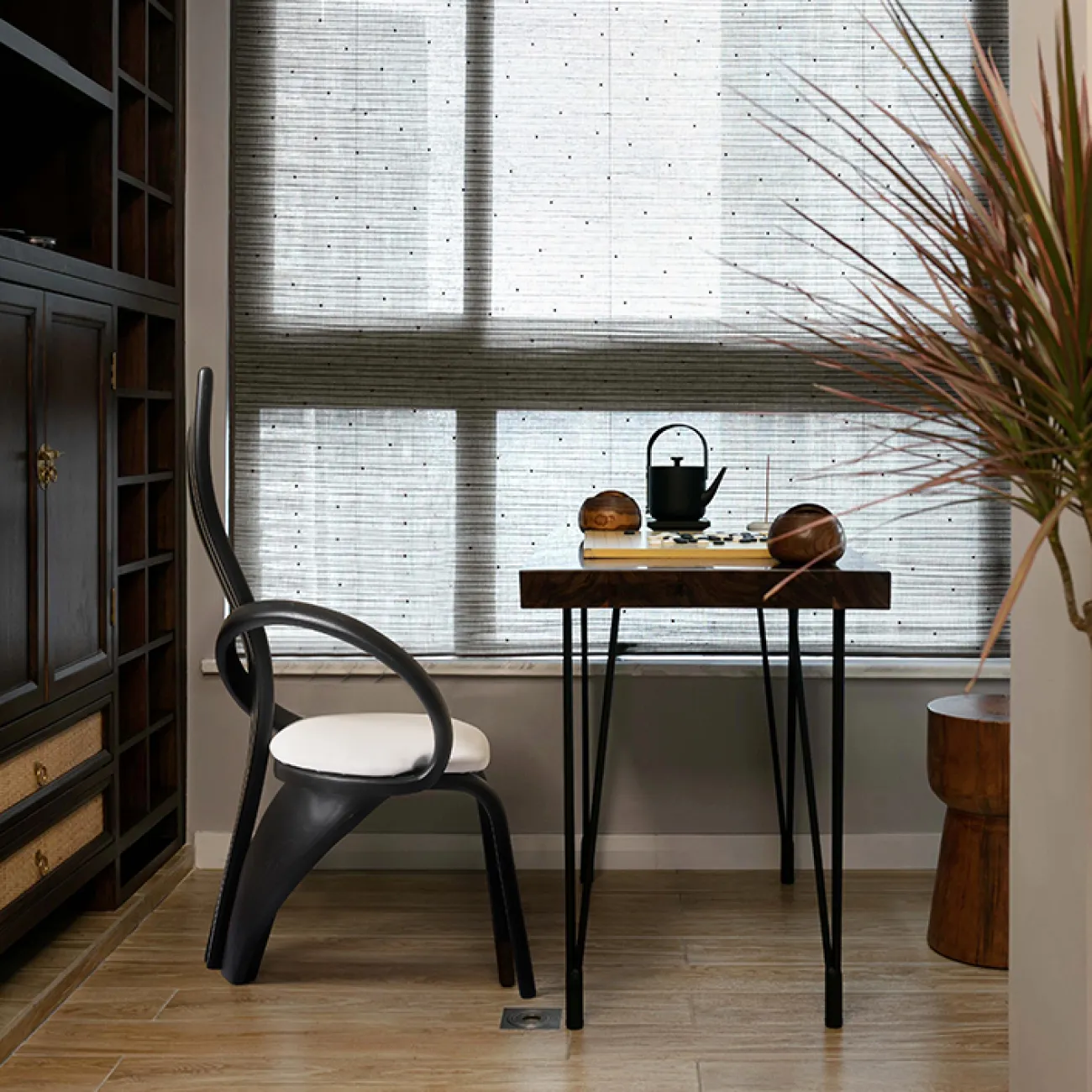 Элегантный обеденный стул Minicum из дерева и кожи OS39565-32