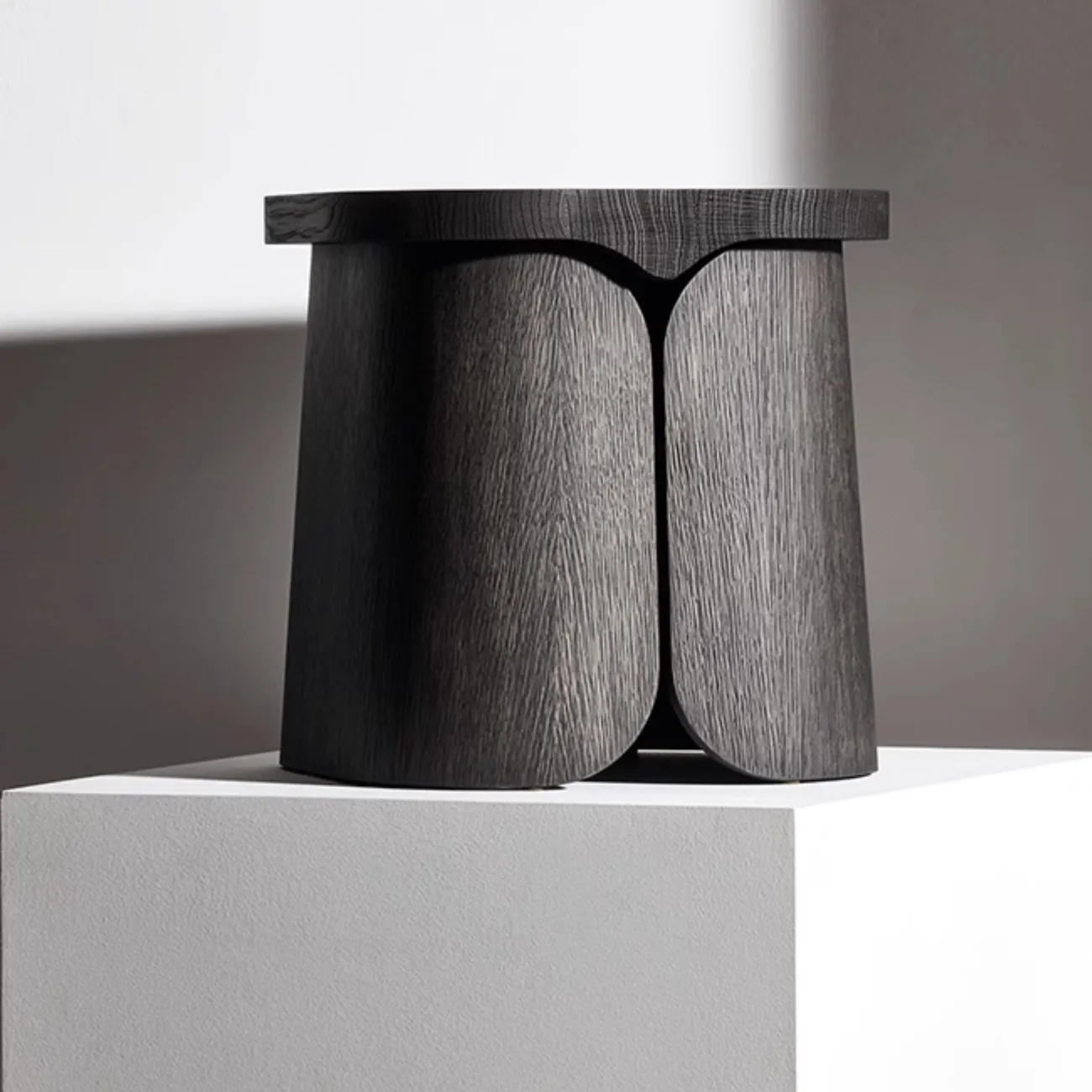 Лаконичный журнальный столик Minicum из дерева JS39582-32