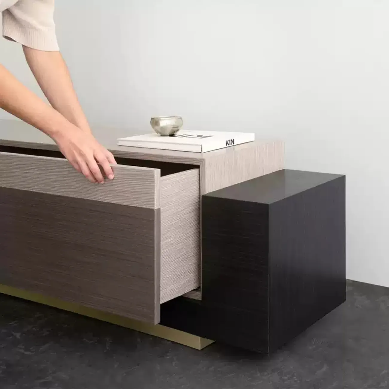 Оригинальная тумба под телевизор Minicum из дерева TB39592-32