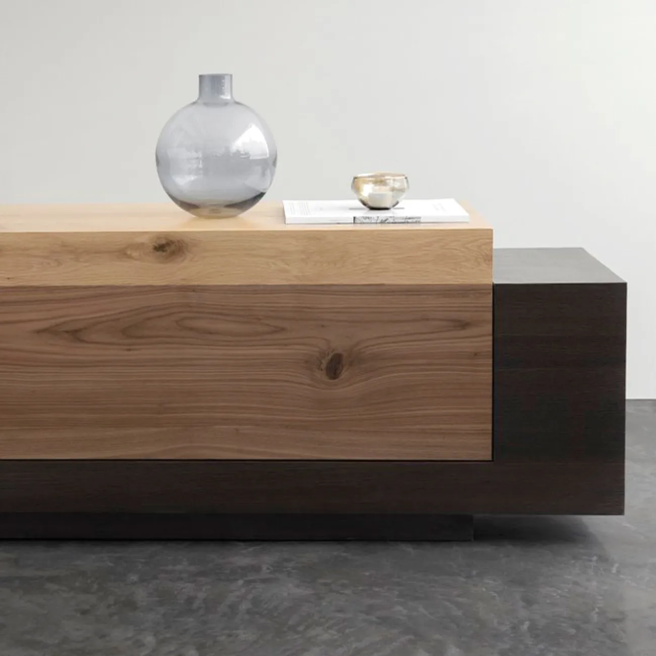 Оригинальная тумба под телевизор Minicum из дерева TB39592-32