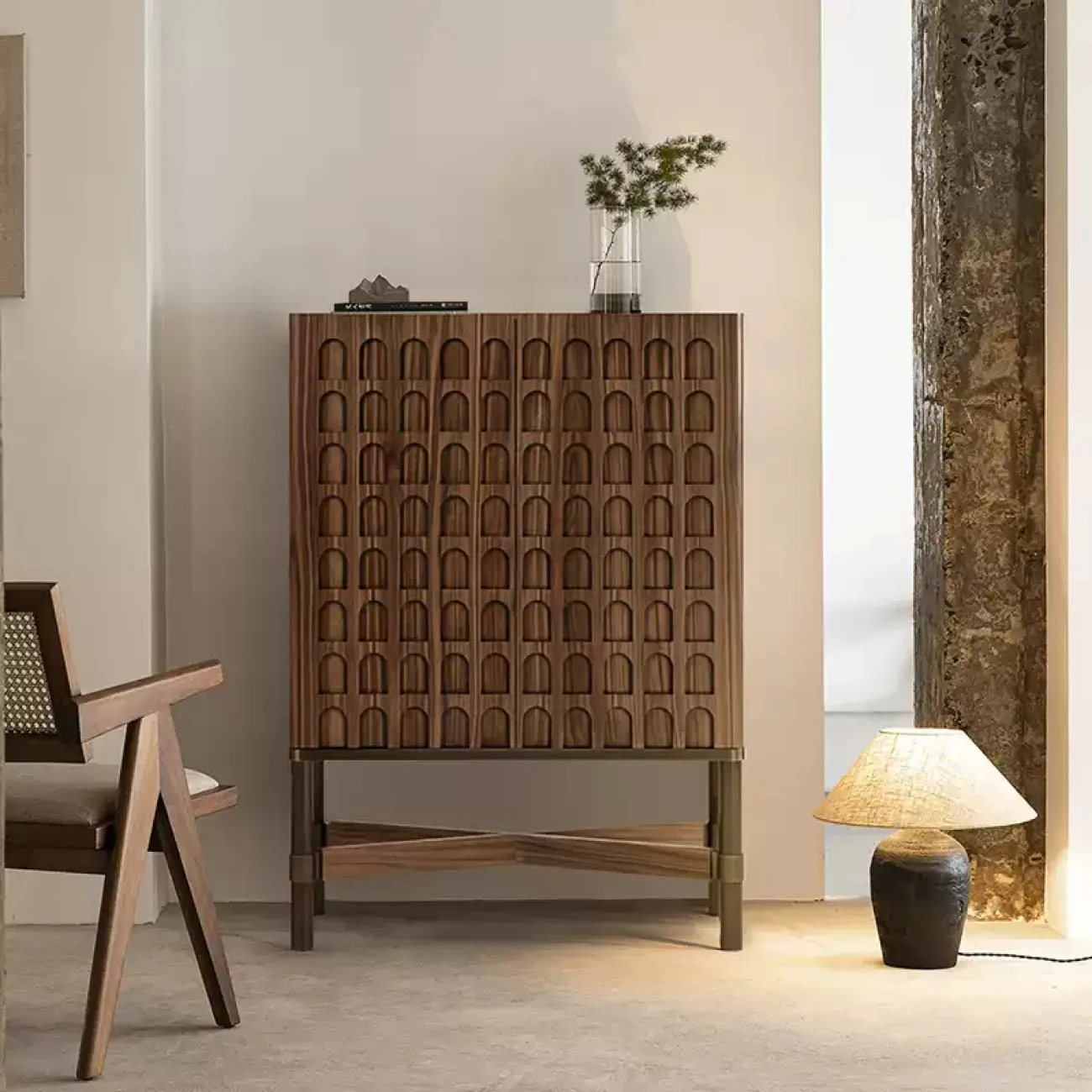 Роскошный сервант Minicum ручной работы из грецкого ореха SV39600-32 Роскошный сервант Minicum ручной работы из грецкого ореха SV39600-32