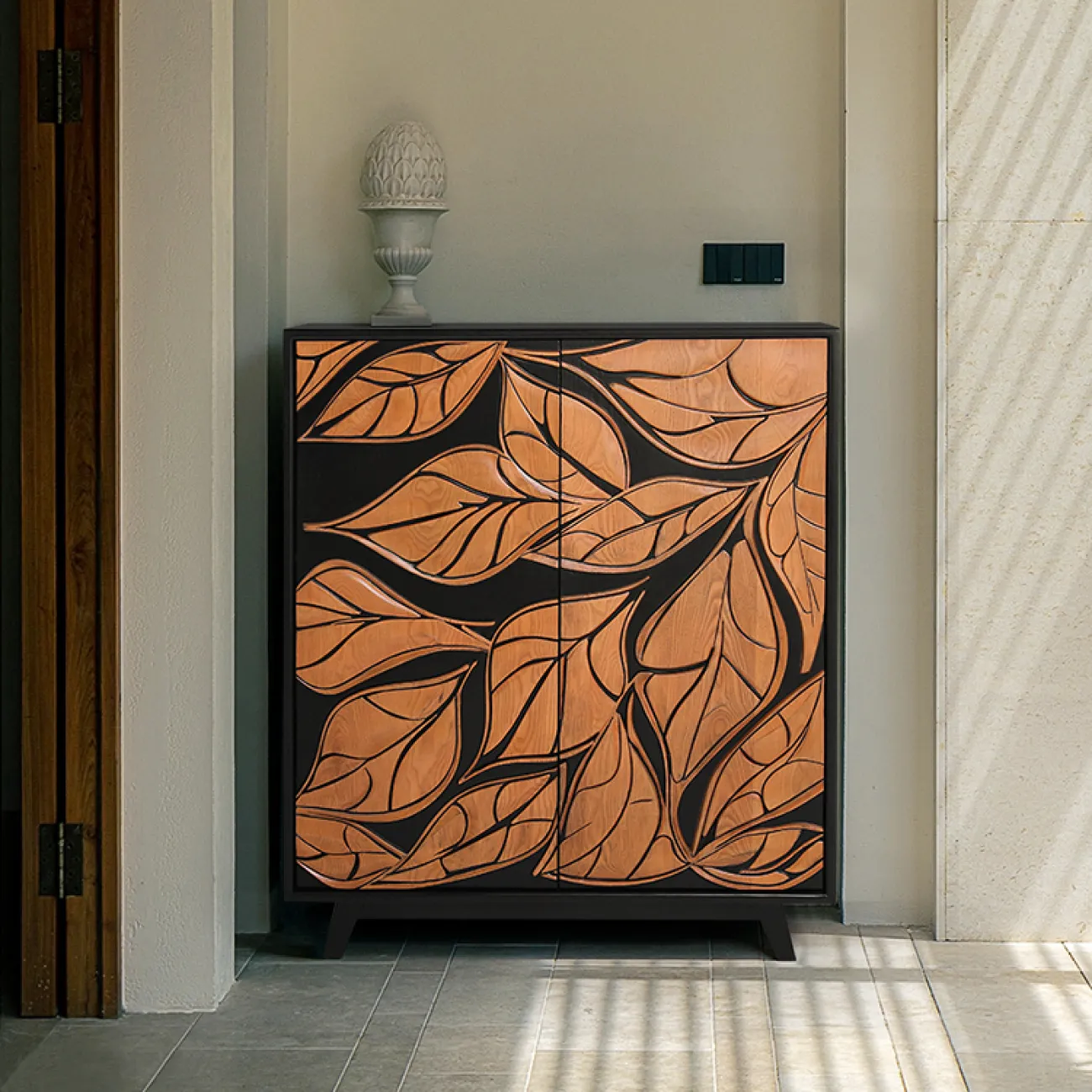 Роскошный комод "Листья" Minicum ручной работы из дерева KD39604-32