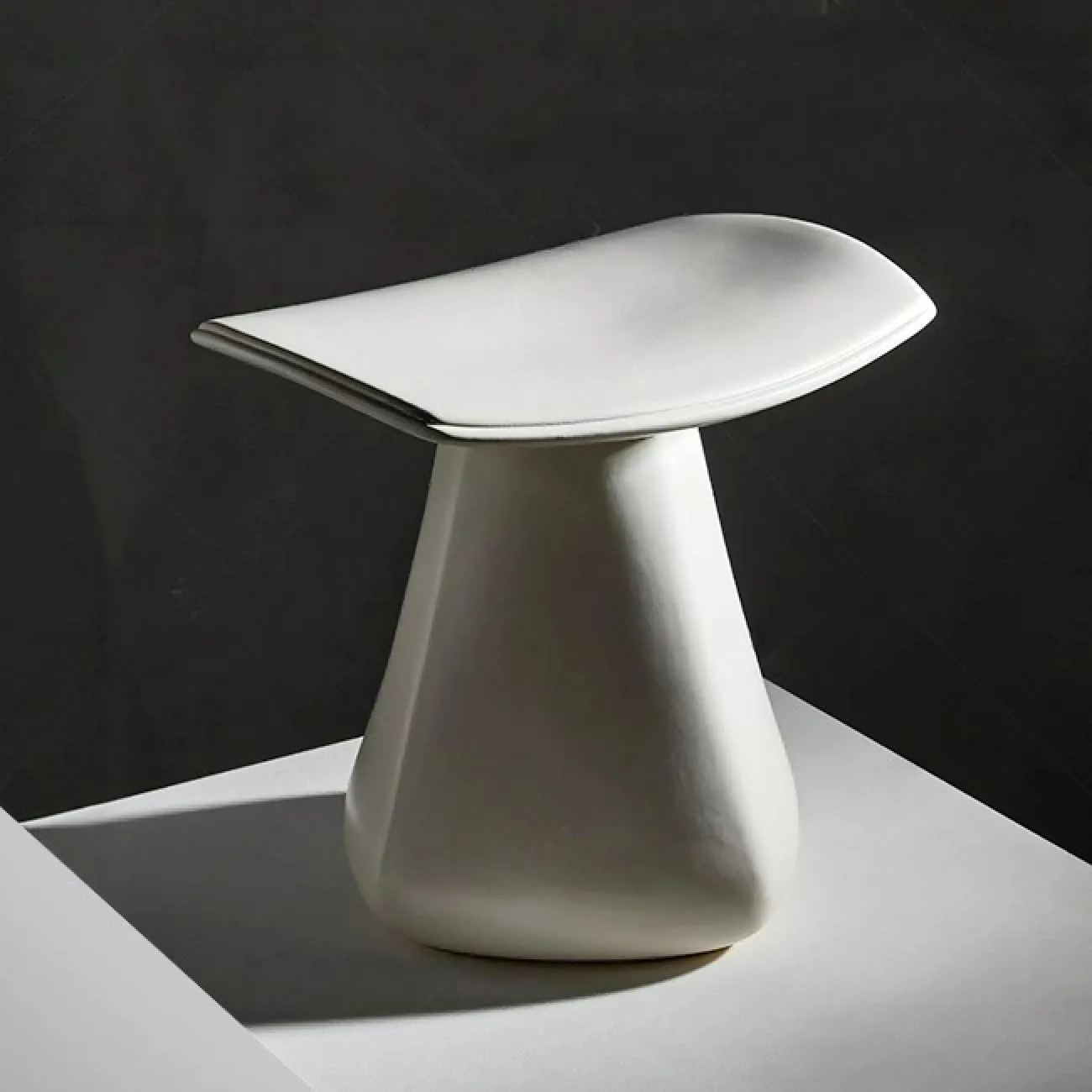 Стильный табурет Minicum ручной работы из дерева TB39626-32