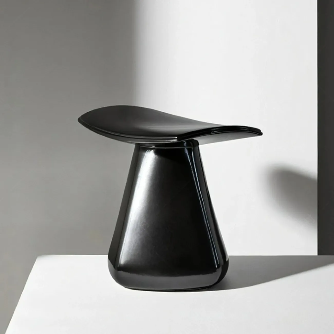 Стильный табурет Minicum ручной работы из дерева TB39626-32