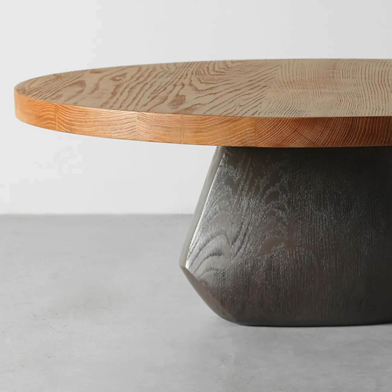 Роскошный журнальный стол Minicum из дерева JS39628-32 Роскошный журнальный стол Minicum из дерева JS39628-32