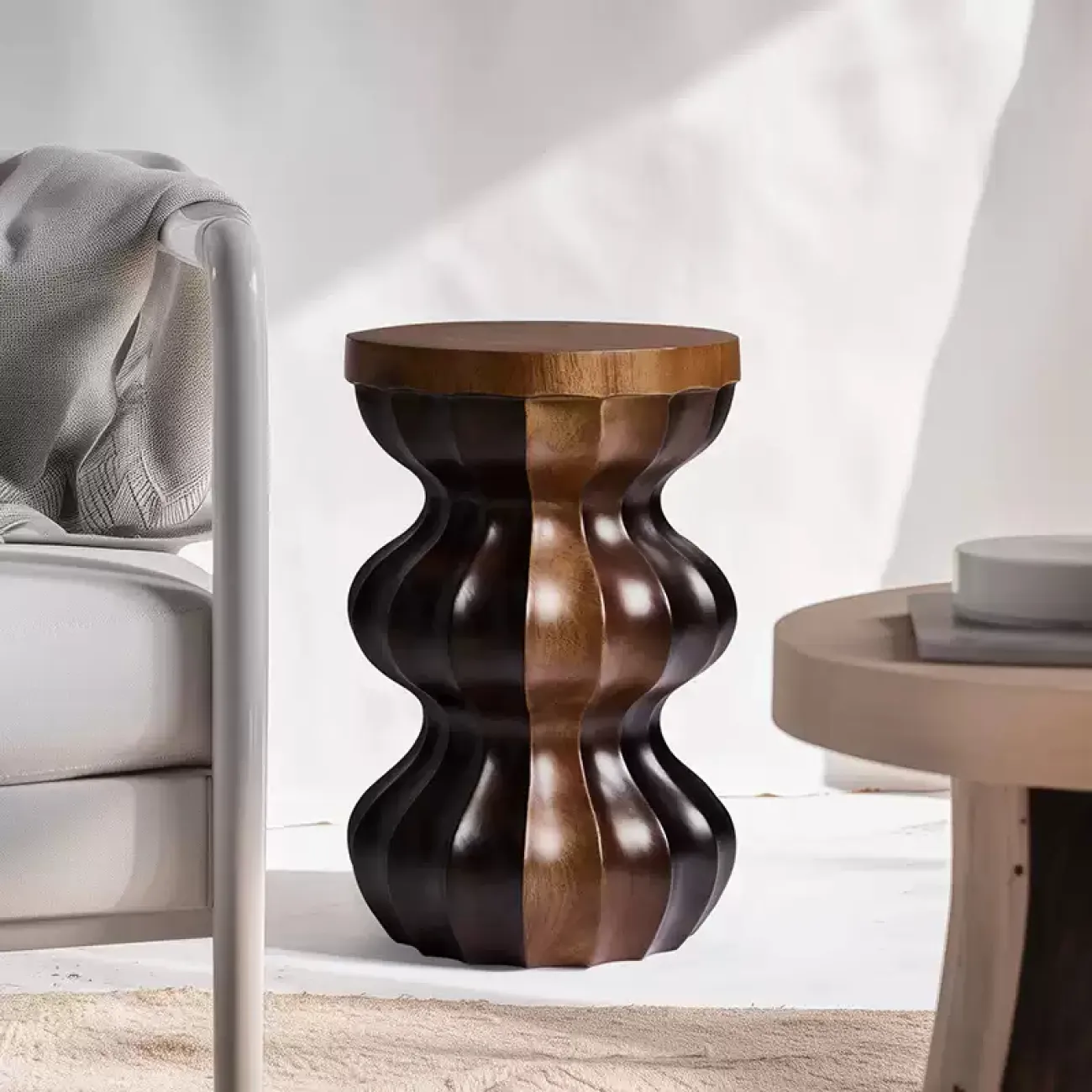 Резной журнальный стол Minicum из дерева JS39630-32