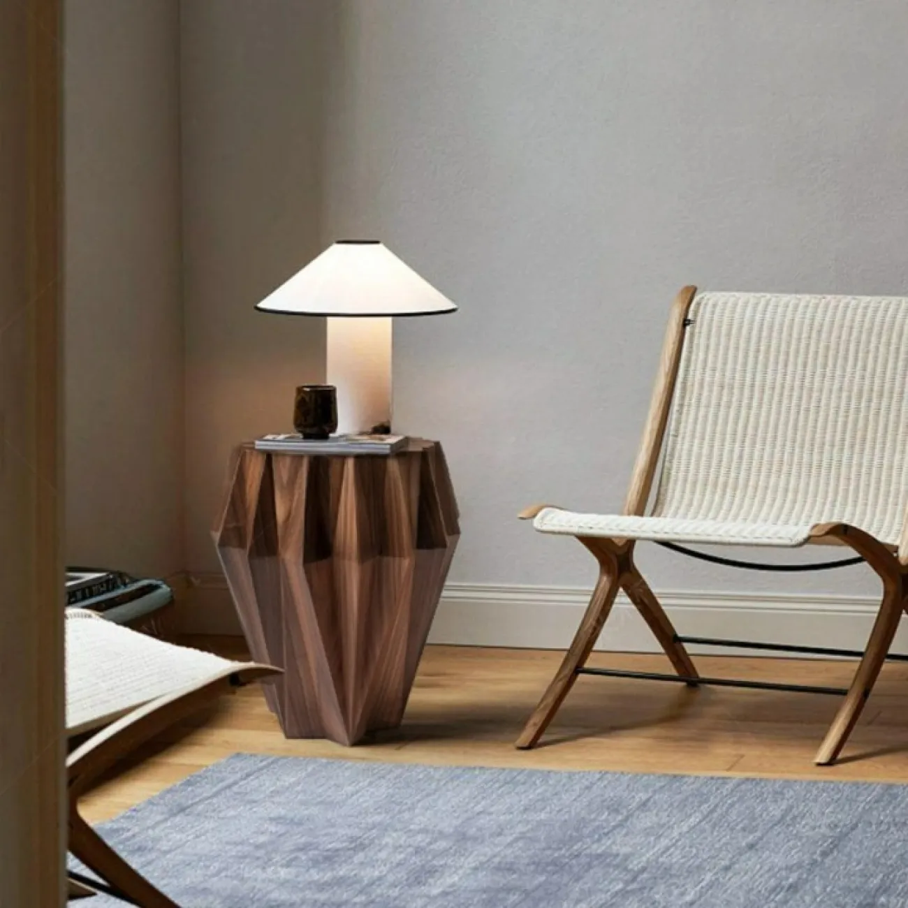 Многогранный журнальный столик Minicum из дерева jS39636-32