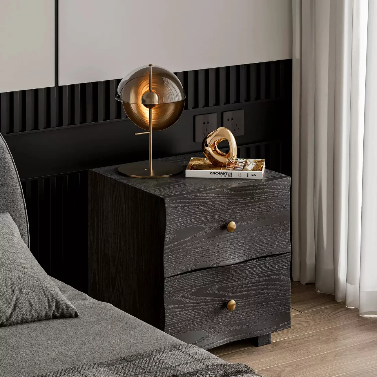 Лаконичная прикроватная тумба Minicum из сосны PT39688-32 Лаконичная прикроватная тумба Minicum из сосны PT39688-32