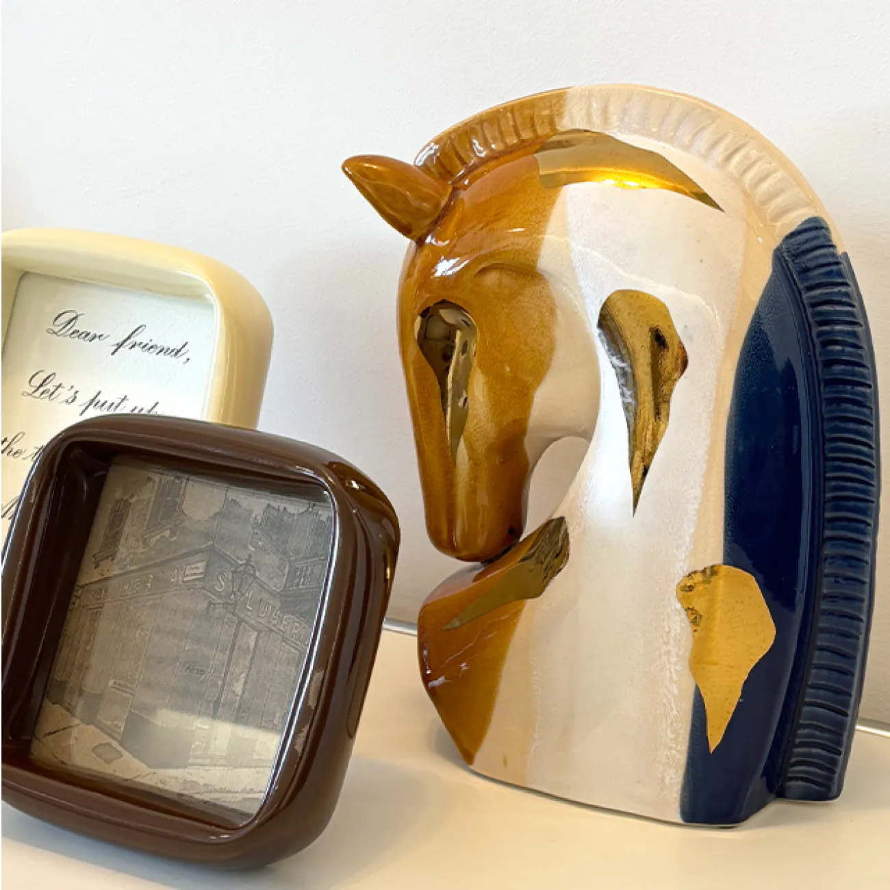 Лаконичная скульптура "Лошадь" от Qiekoo из керамики SK39689-32